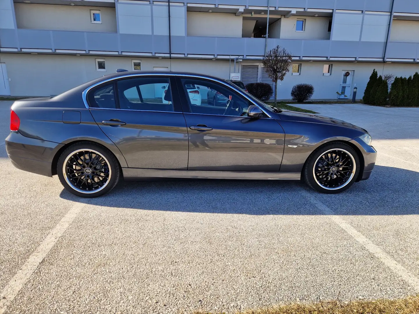BMW 330 330xi - 2