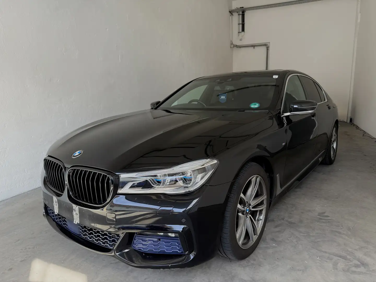 BMW 730 730d xDrive Schwarz - 1