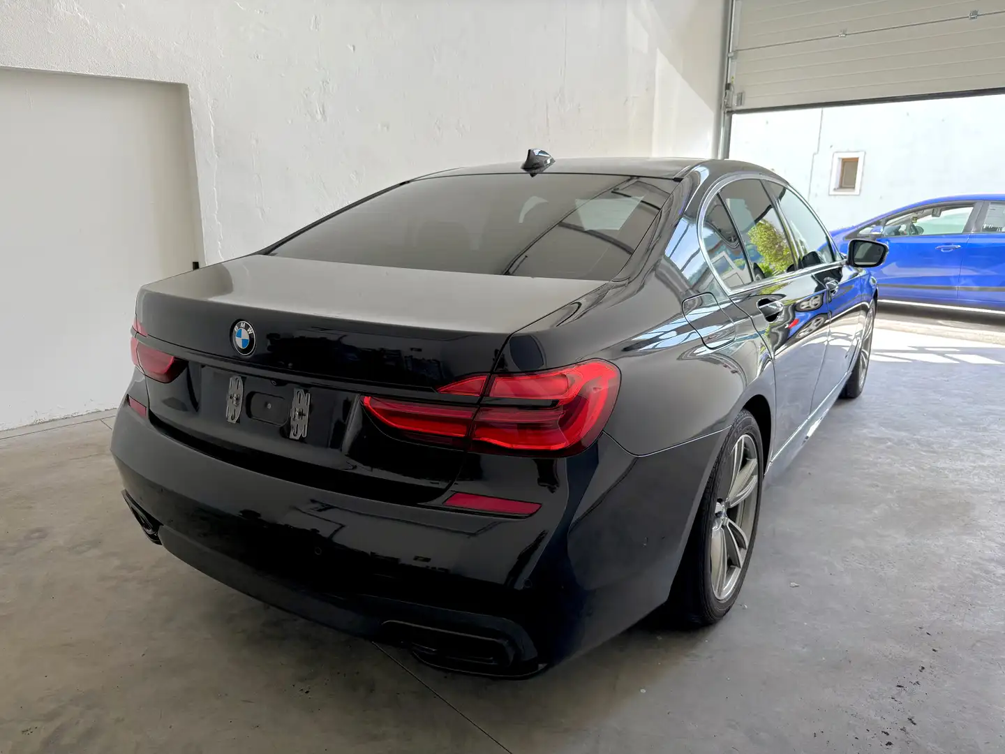BMW 730 730d xDrive Schwarz - 2