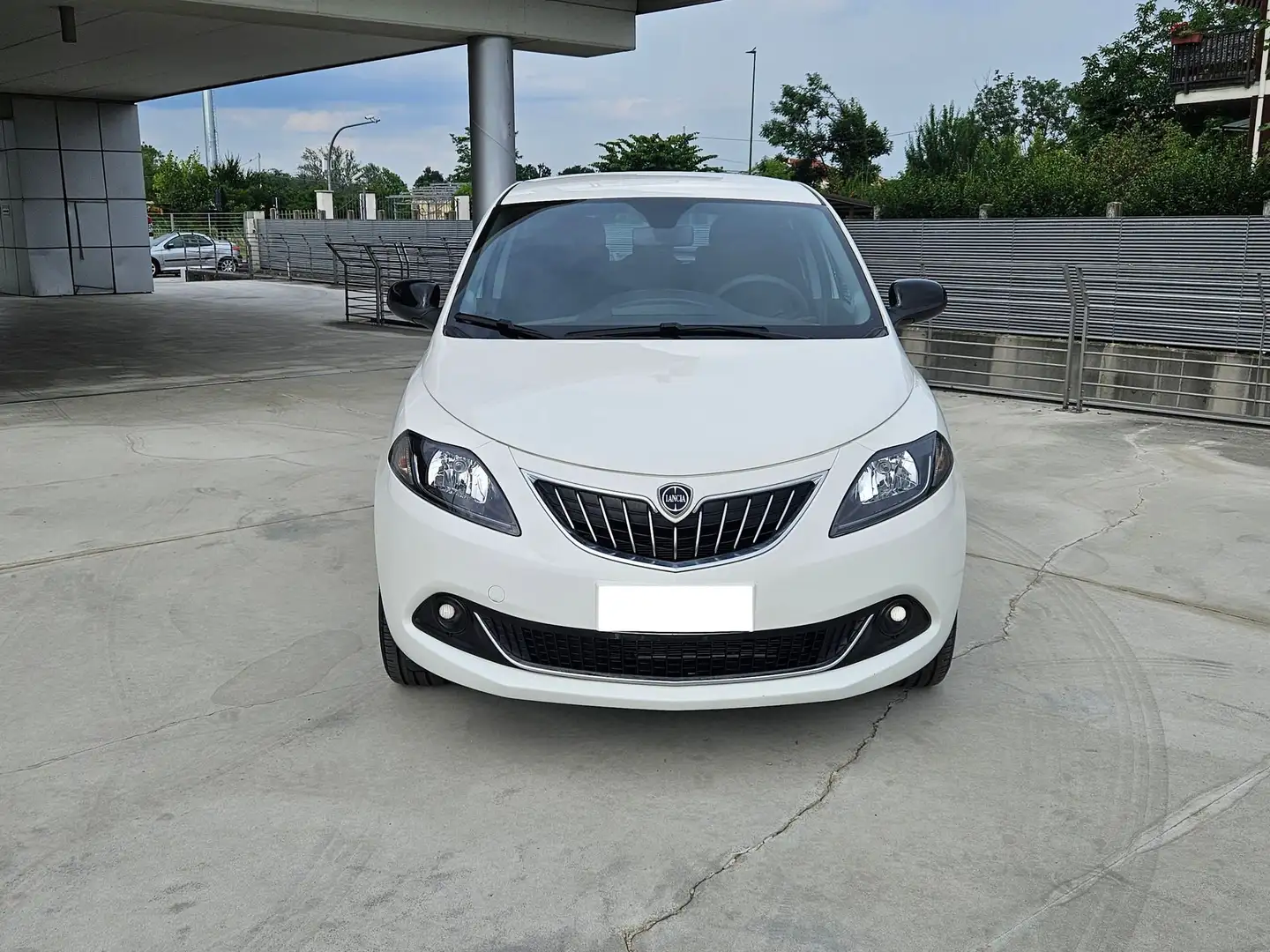 Lancia Ypsilon 1.0 FireFly 5 porte S&S Hybryd Gold con BONUS EAS Bianco - 2