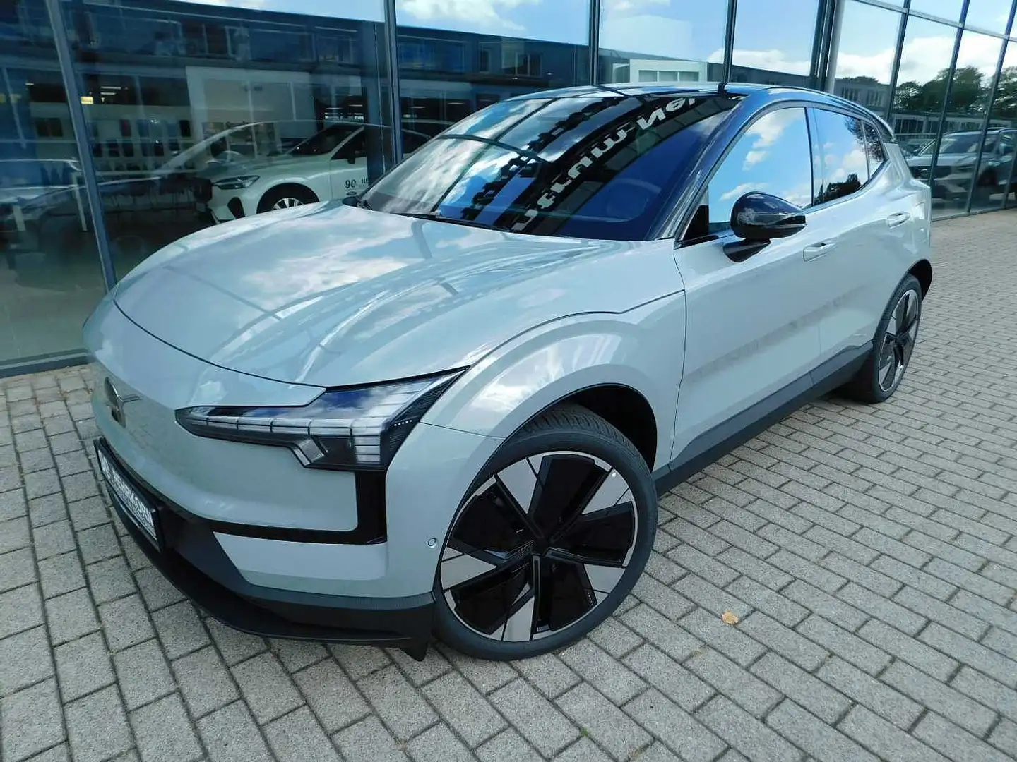 Volvo EX30 Twin Motor Performance AWD Plus Grau - 1