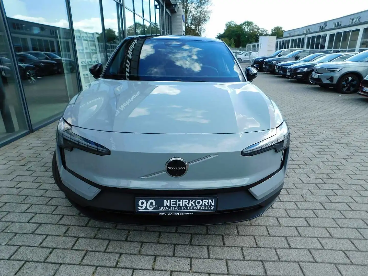 Volvo EX30 Twin Motor Performance AWD Plus Grau - 2