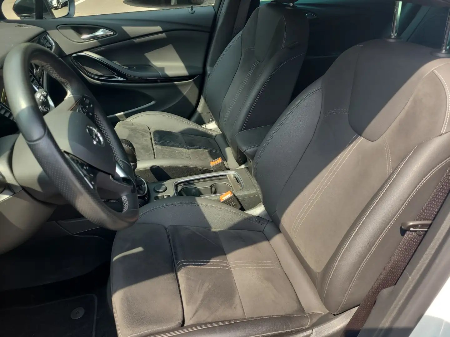 Opel Astra K 1.2 Turbo Ultimate Navi*Parksns*Sitzheizg Weiß - 2