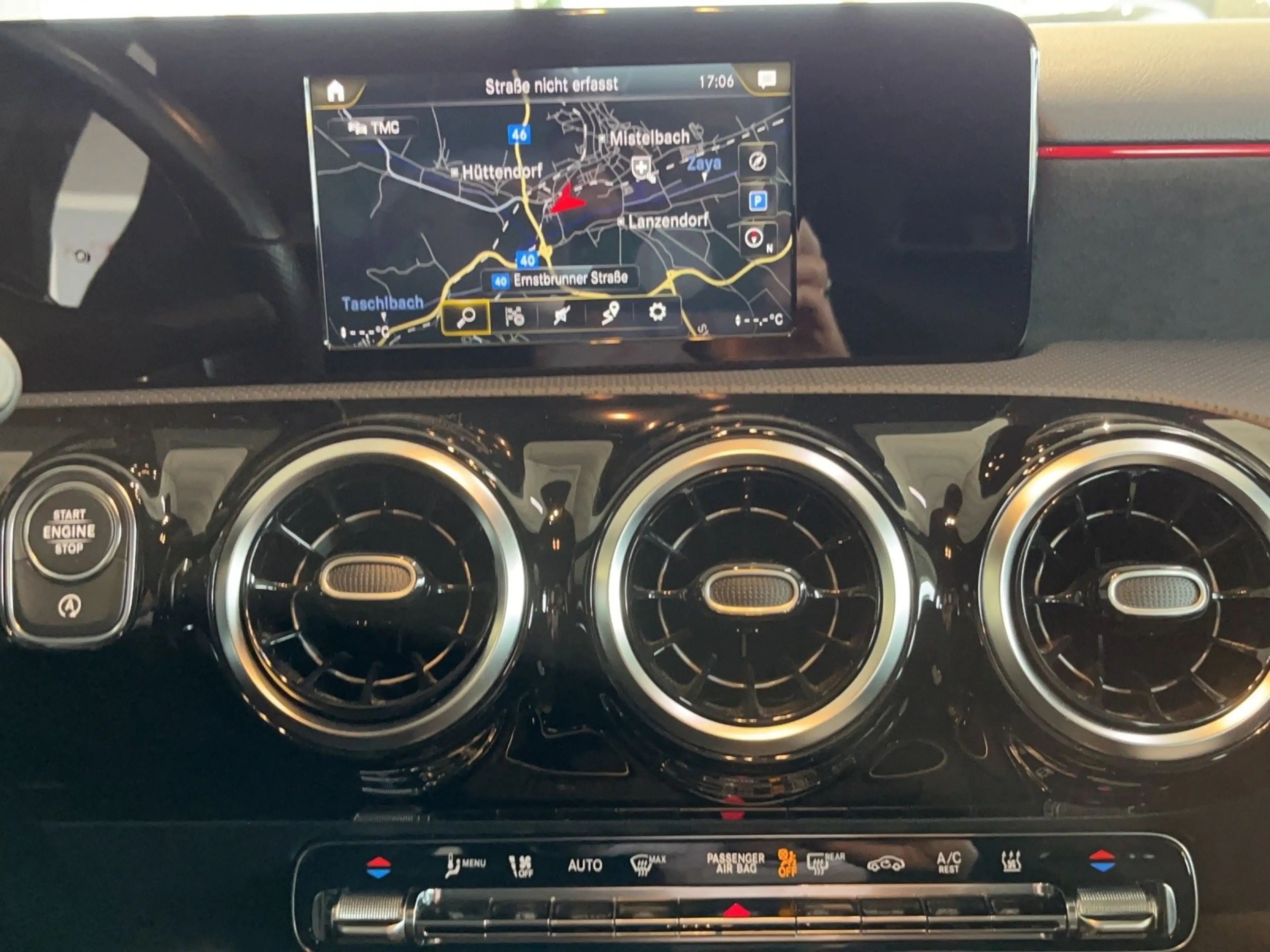 Mercedes-Benz A 200 d /// AMG Line — photo 6
