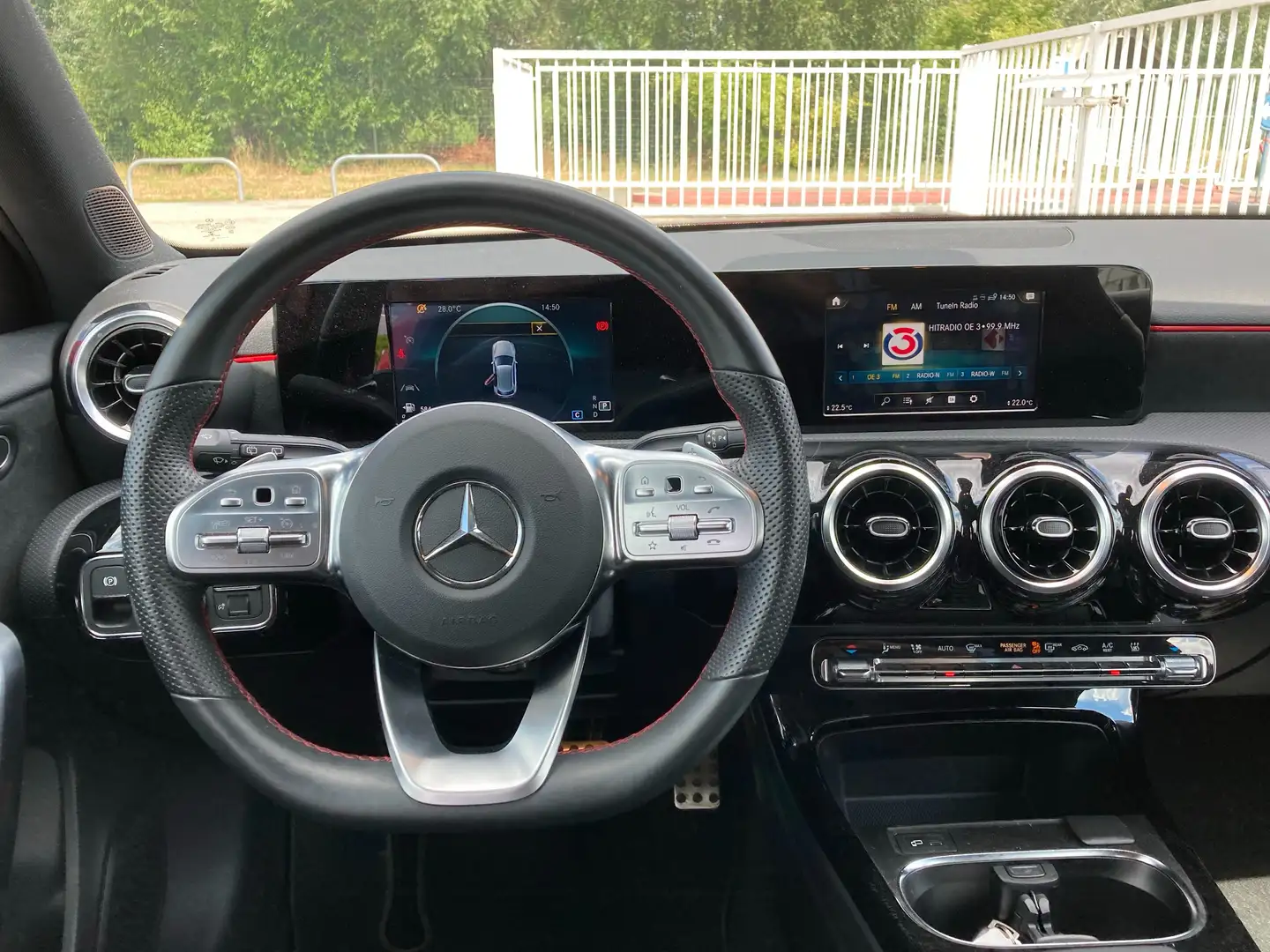 Mercedes-Benz A 200 d /// AMG Line Rot - 2