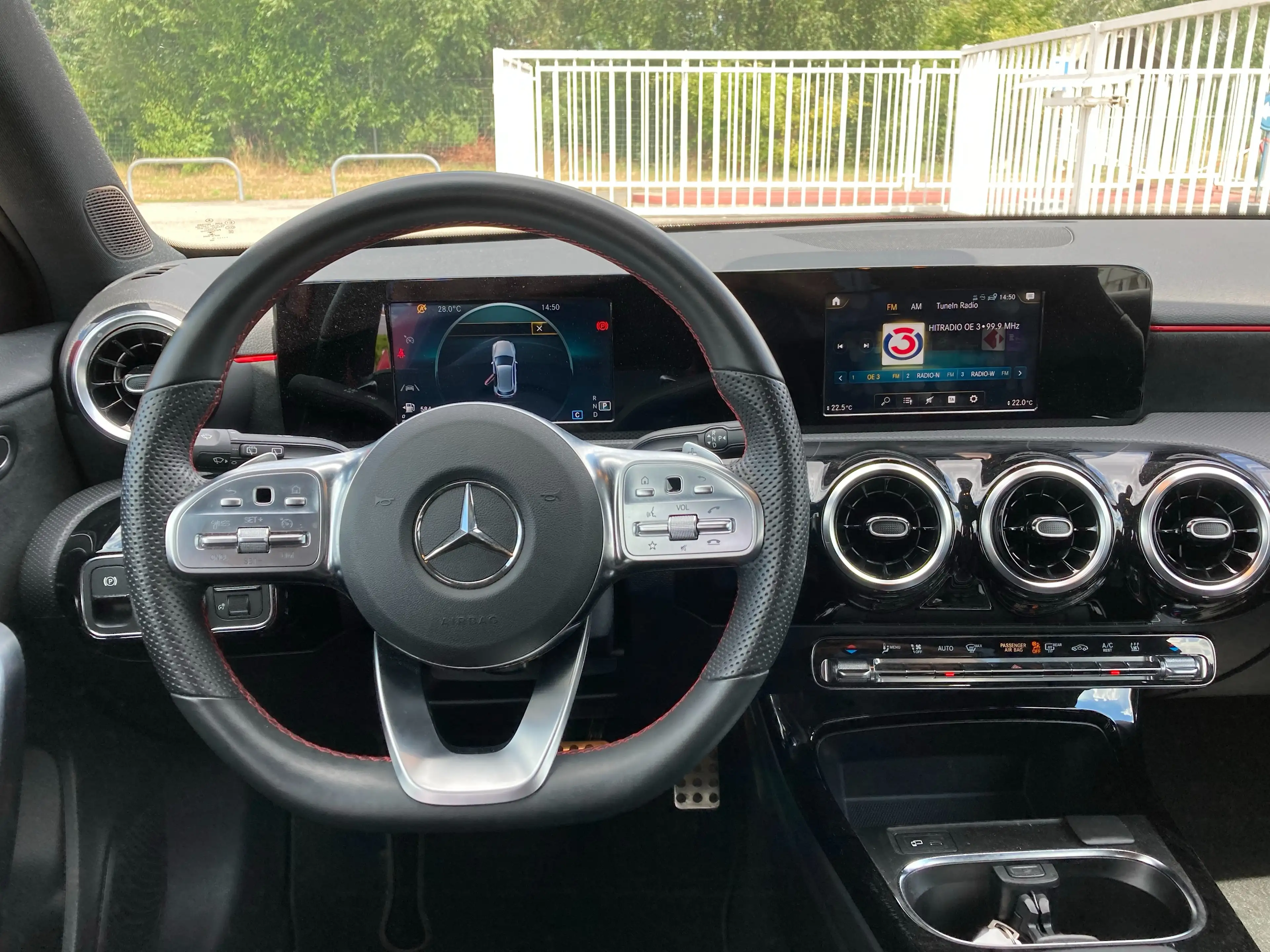 Mercedes-Benz A 200 d /// AMG Line — photo 2