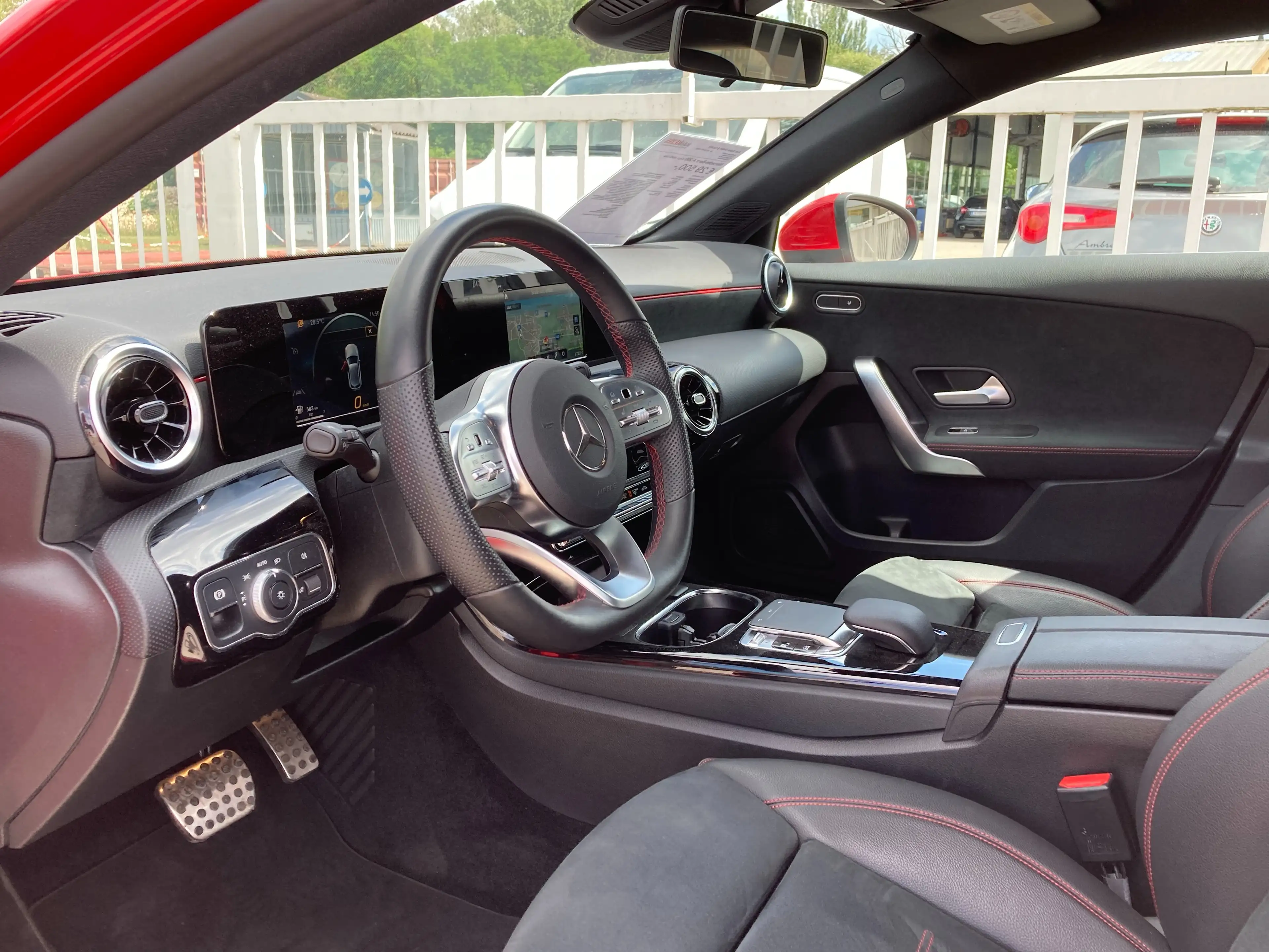 Mercedes-Benz A 200 d /// AMG Line — photo 9