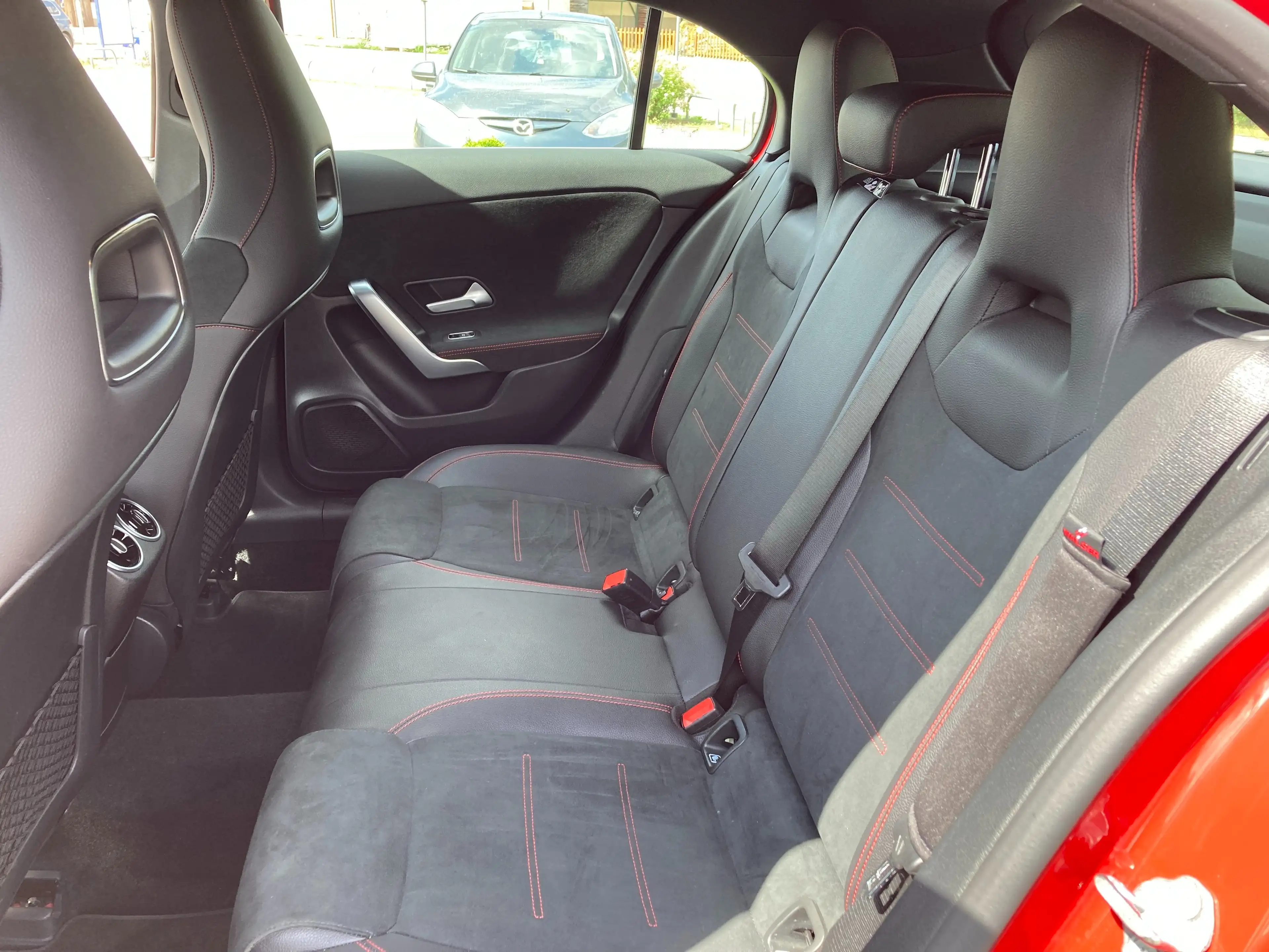 Mercedes-Benz A 200 d /// AMG Line — photo 10