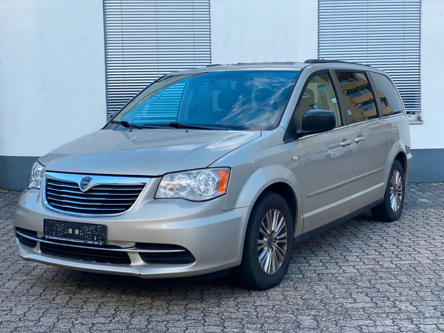 Lancia Voyager S 2.8 MultiJet Automatik *7-Sitzer*Leder Сірий - 2