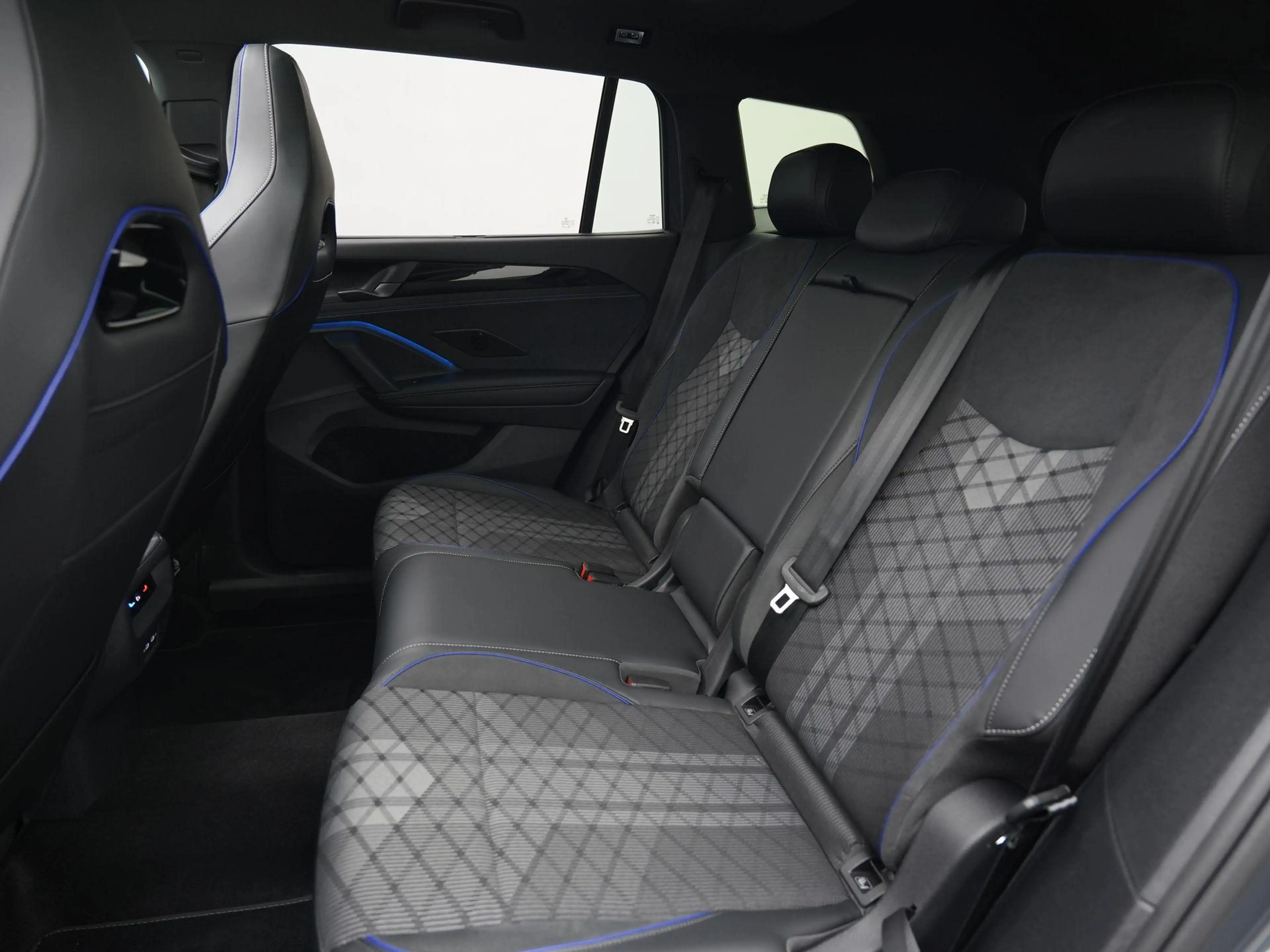 Volkswagen Tayron 1.5 eHybrid 272pk R-Line Edition | Panoramadak | M — photo 9