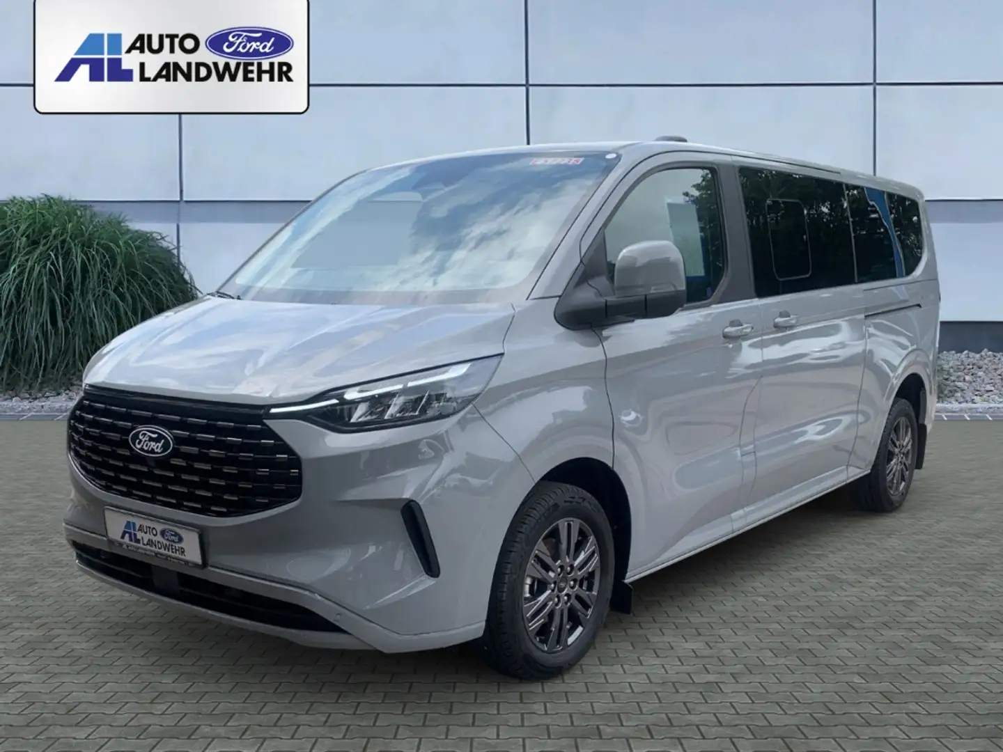 Ford Tourneo Custom Bus 320 L2 Titanium FWD 2.0 EcoBlue EU6e Titanium Šedá - 1