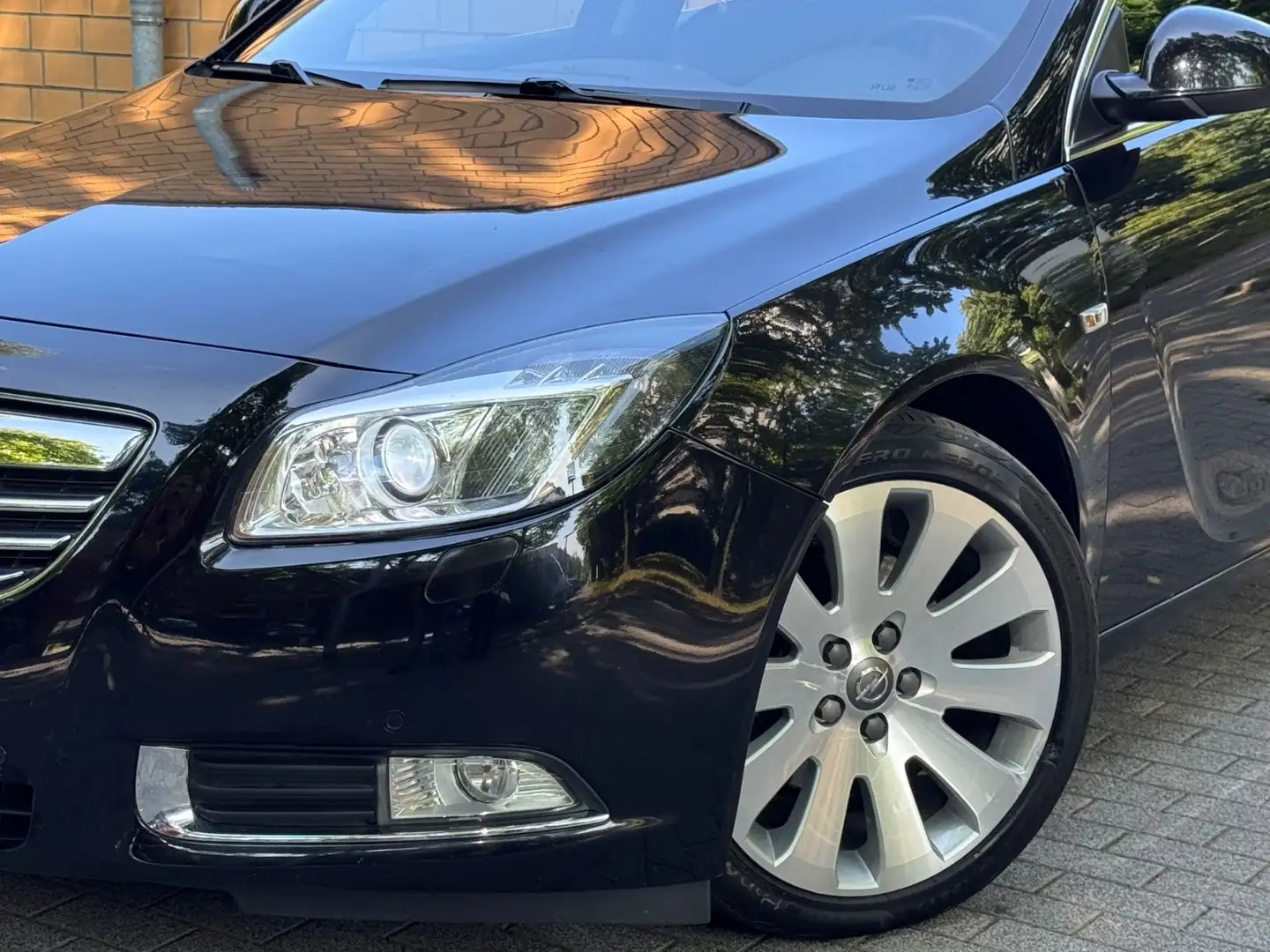 Opel Insignia A Lim. Sport 4x4/XENON/LEDER/KUPPLUNG-N Schwarz - 2