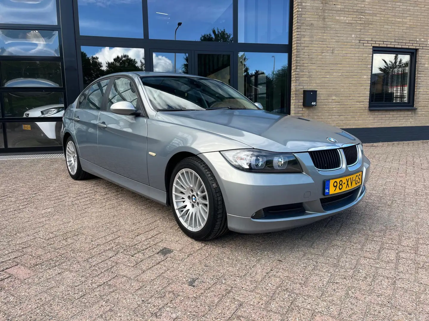 BMW 318 3-serie 318i , Clima, Navi, Stoelverwarming Grijs - 2