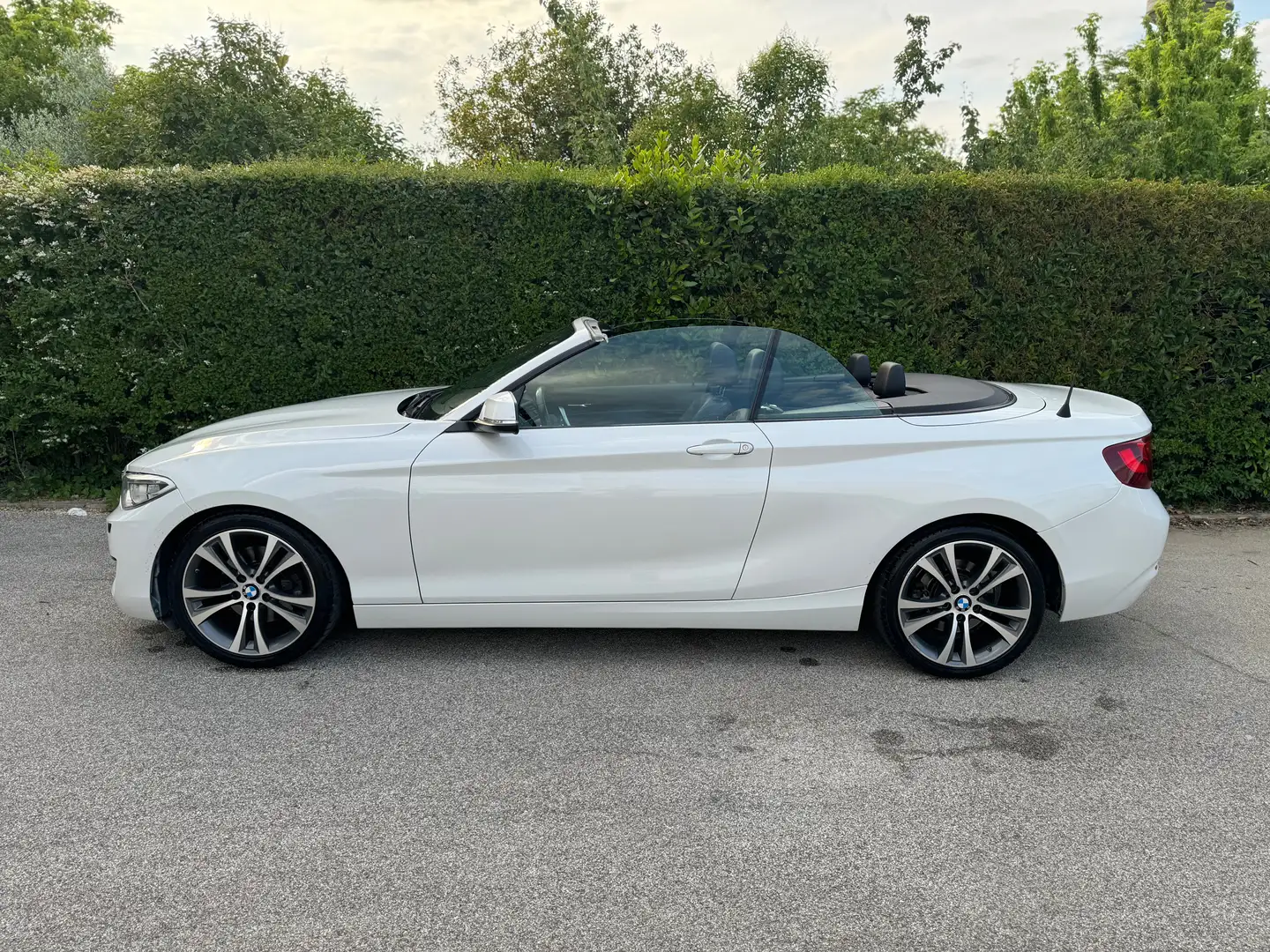 BMW 220 220d Cabrio Luxury auto Bianco - 1