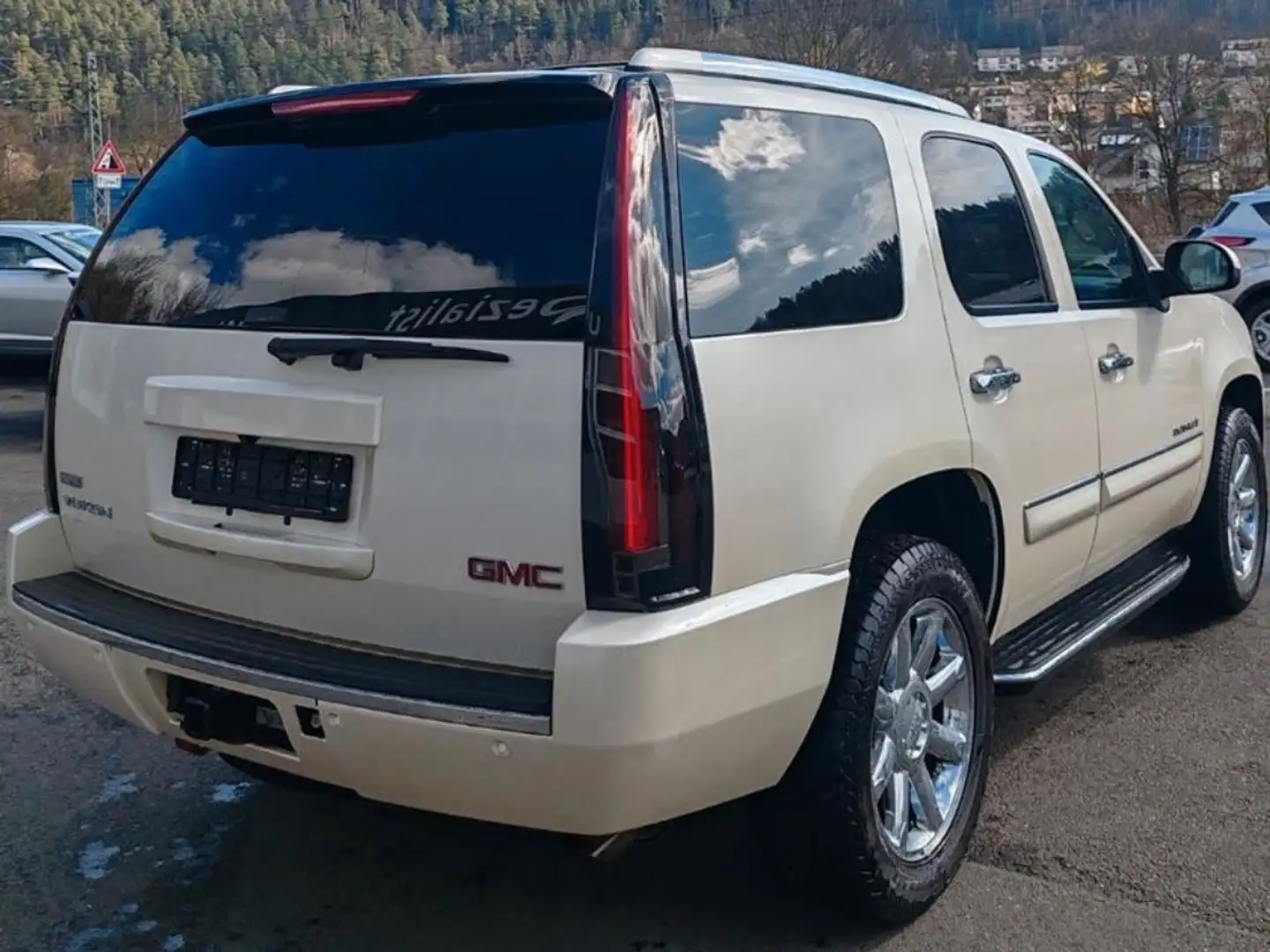 GMC Yukon DENALI 6.2 V8 4x4 Білий - 1