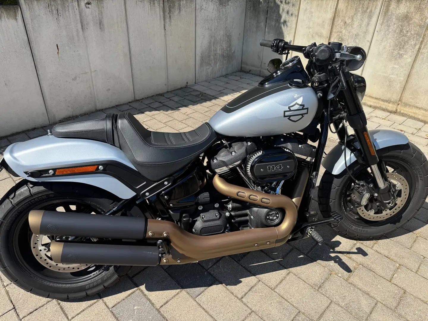 Harley-Davidson Fat Bob 114 Stříbrná - 2