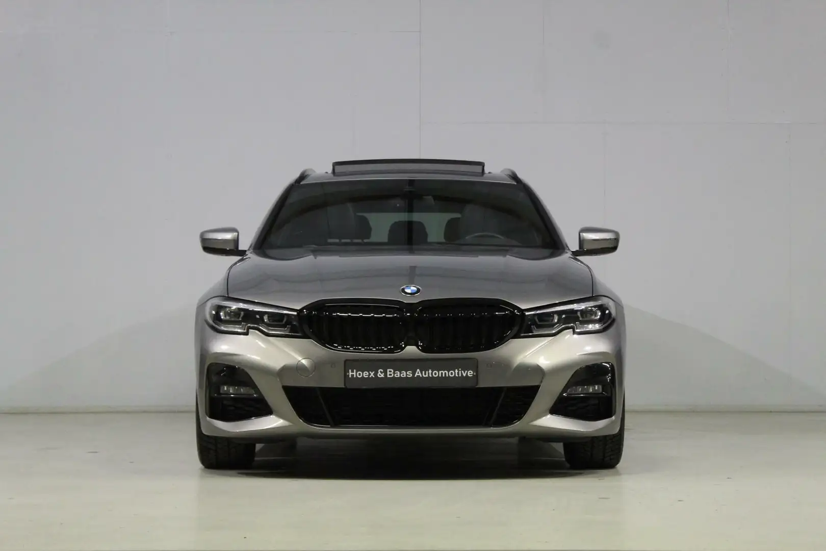 BMW 320 3-serie Touring 320i M-Sport/Pano/Camera/NL auto/1 Grijs - 2