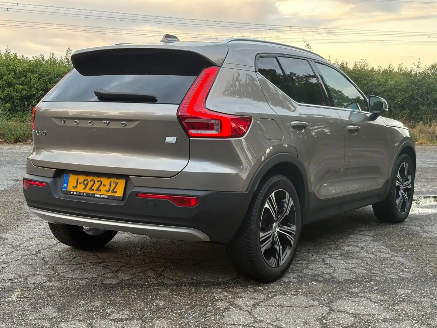 Volvo XC40 1.5 T5 Recharge Inscription | Trekhaak uitklapbaar Grijs - 2