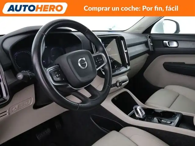 Volvo XC40 view 12