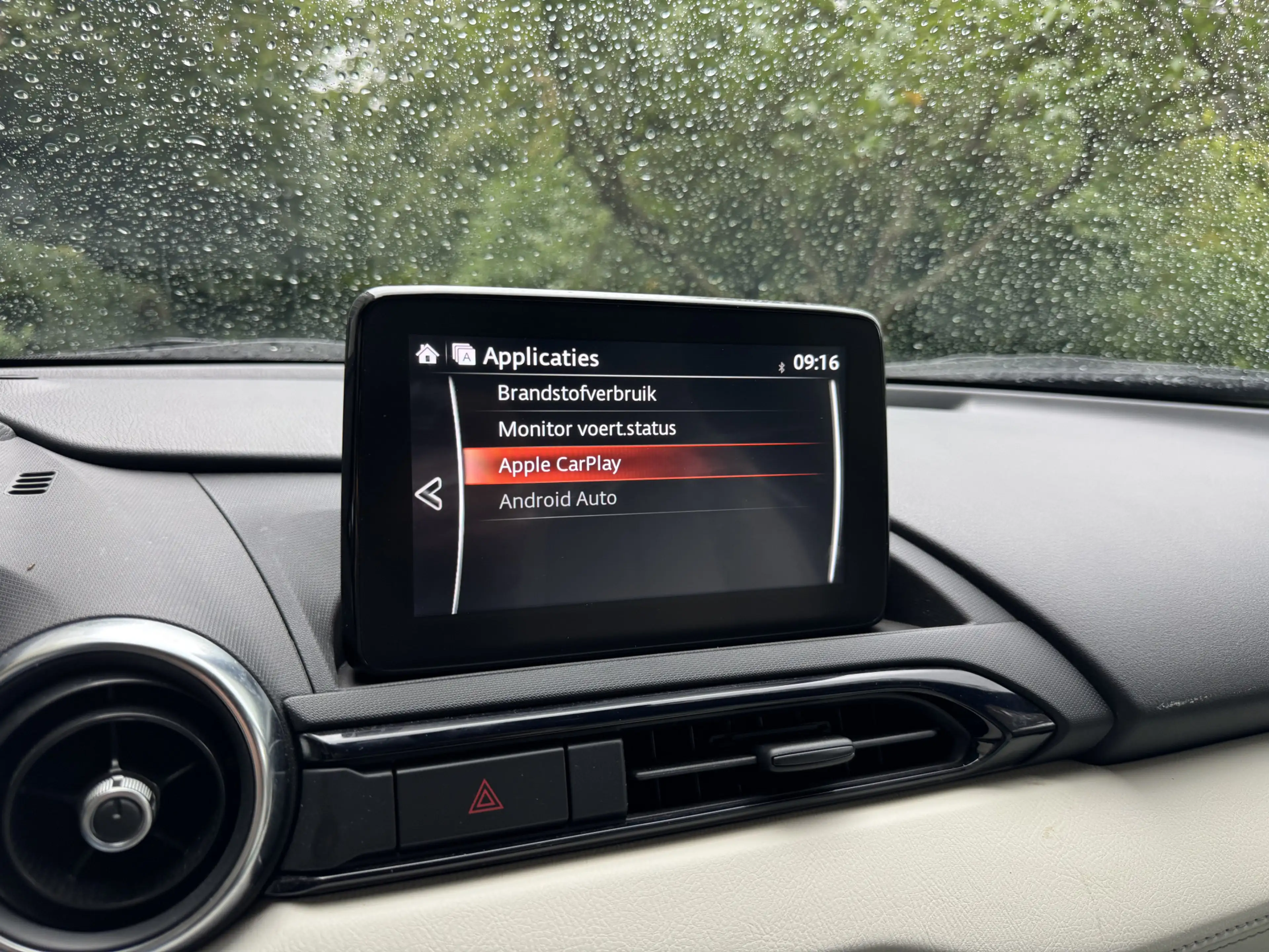 Mazda MX-5 2.0 SkyActiv-G 184 Sakura, Camera — photo 11