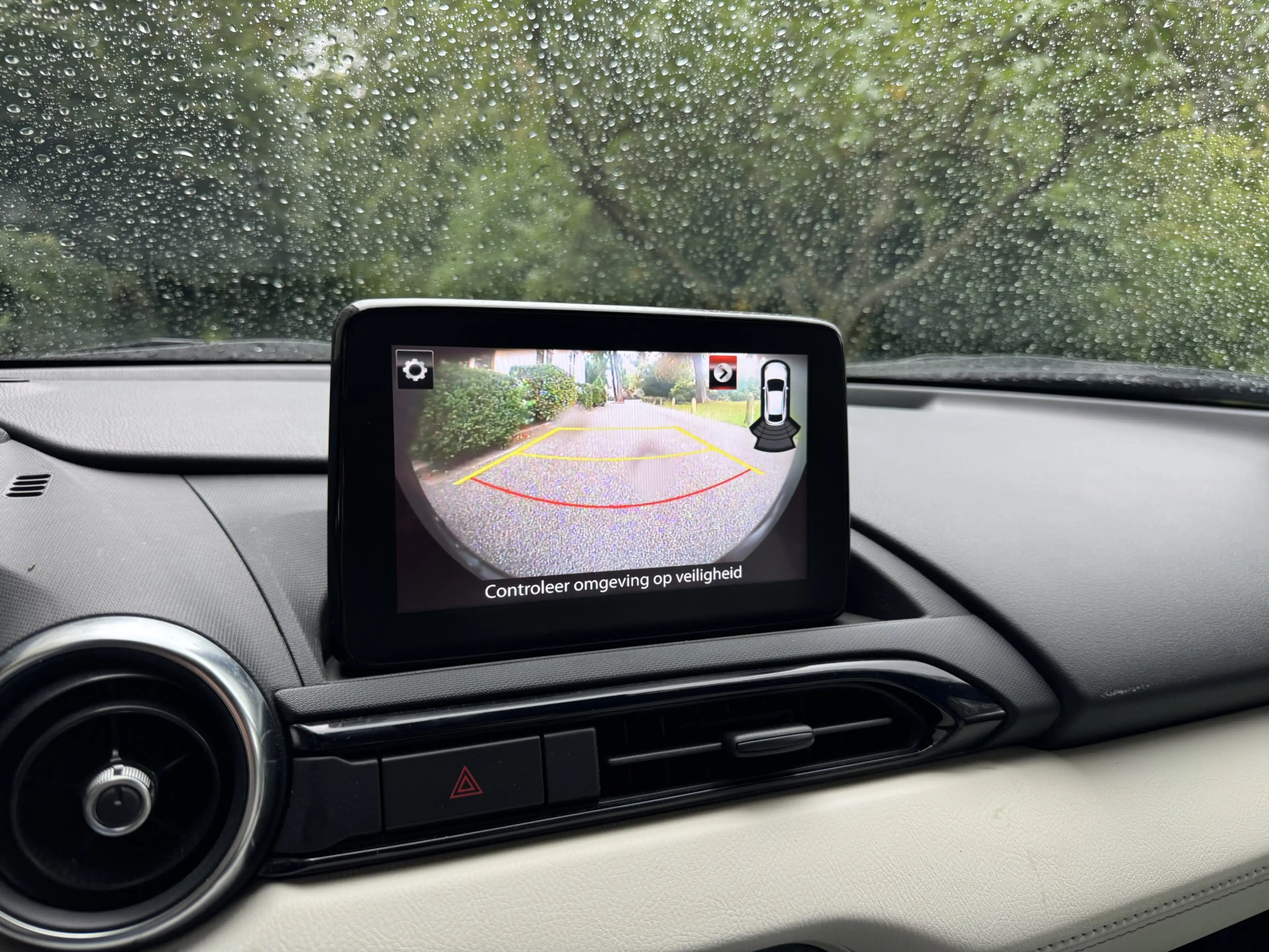Mazda MX-5 2.0 SkyActiv-G 184 Sakura, Camera — photo 12