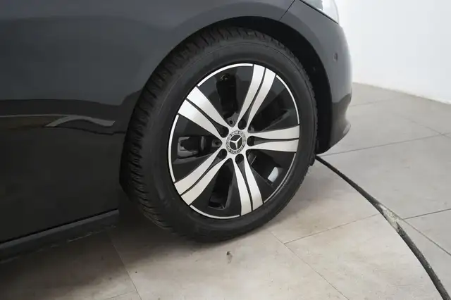 Mercedes-Benz C-Class view 11