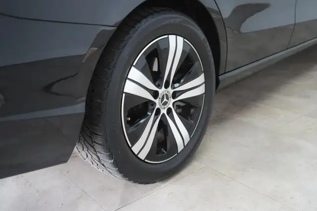 Mercedes-Benz C-Class view 12