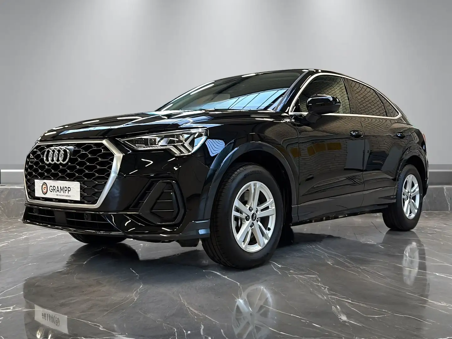 Audi Q3 45 TFSI quattro S-tronic +AHK+MATRI Schwarz - 2