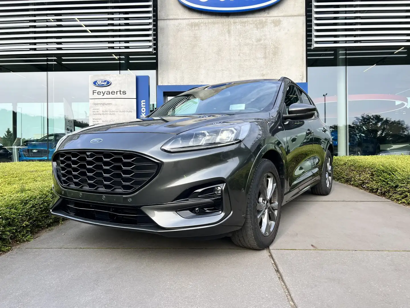 Ford Kuga ST-LINE X / EcoBoost met 150 PK! Grau - 2