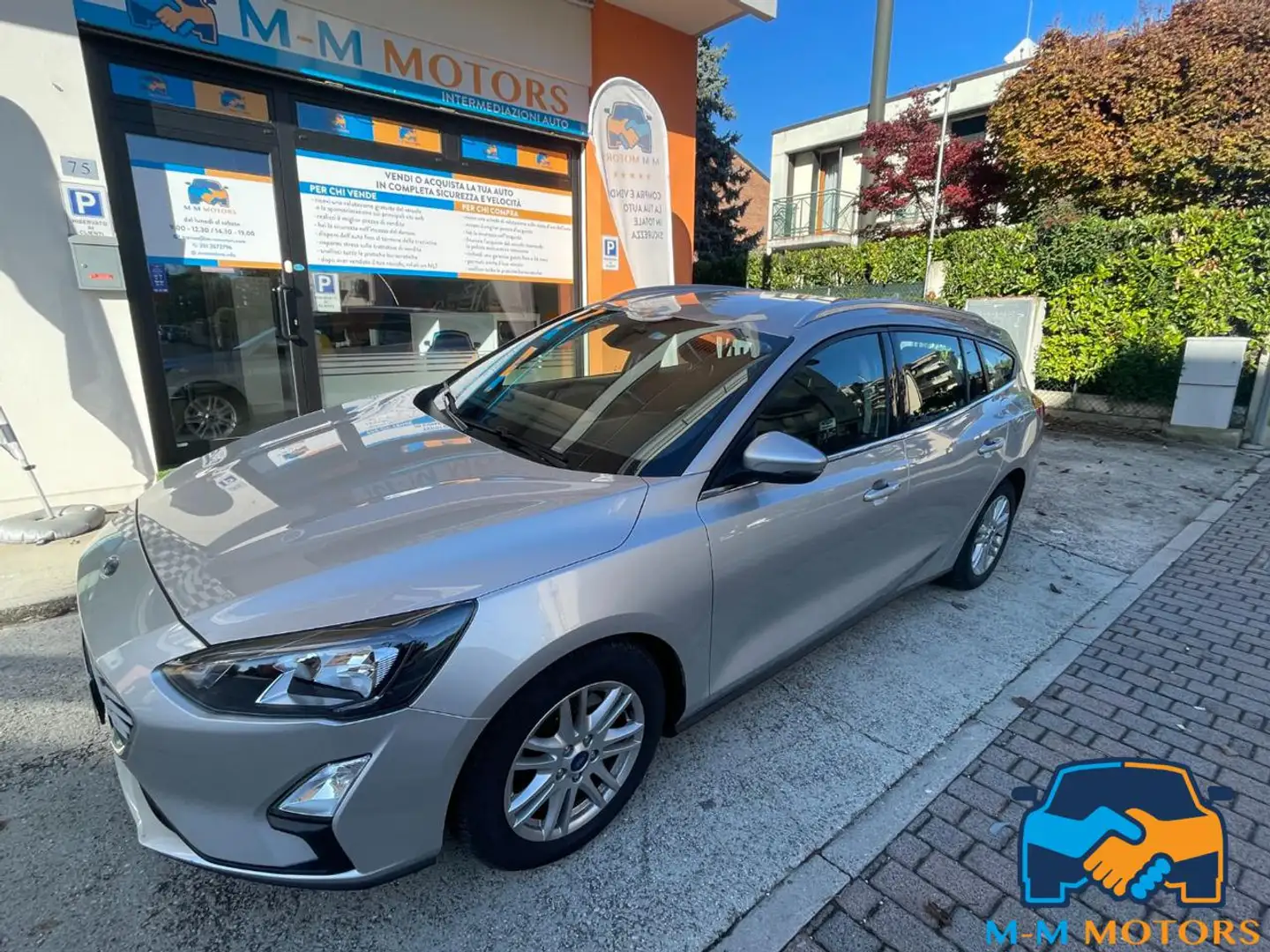 Ford Focus 1.0 EcoBoost Hybrid 125 CV SW Business Grau - 1