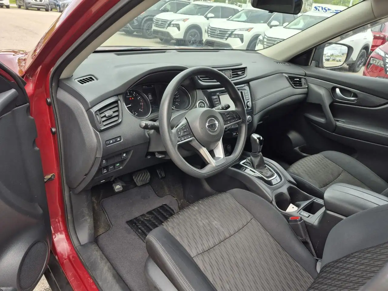 Nissan Rogue снимка Nissan Rogue