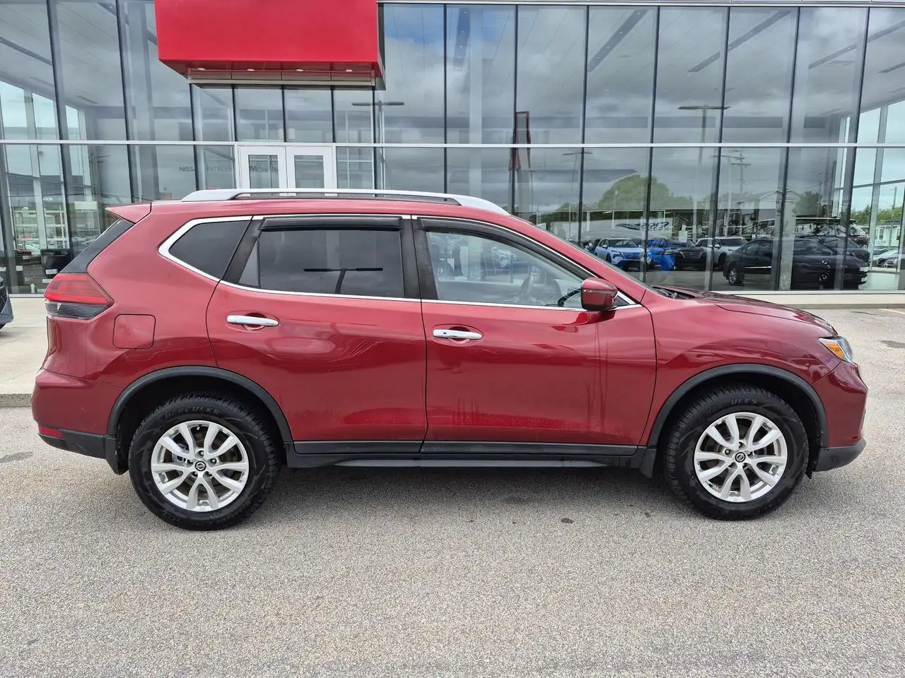Nissan Rogue снимка Nissan Rogue