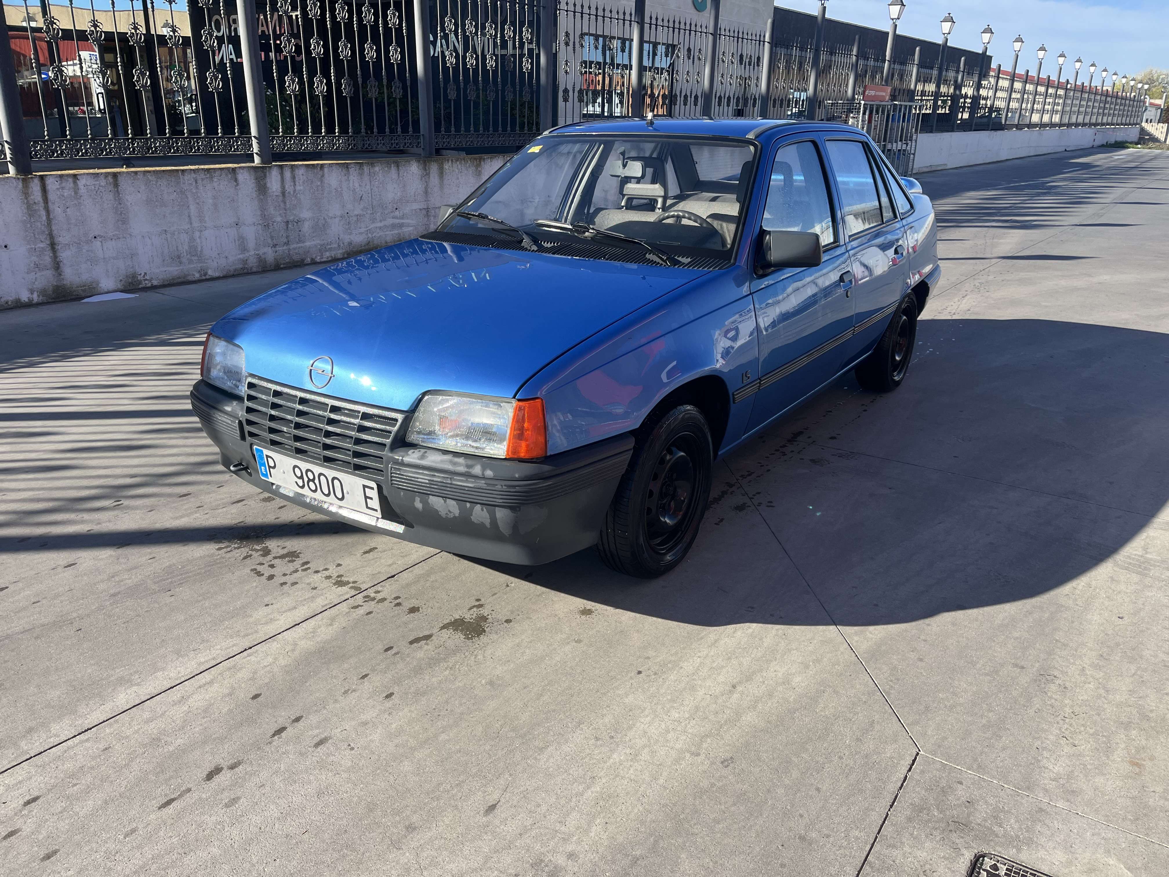 Opel Kadett 1.6S GL - foto 1