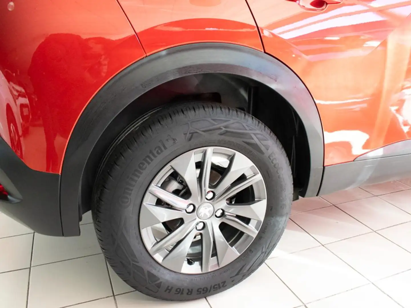Peugeot 2008 1.2 PureTech S&S Active Pack 100 Rojo - 2