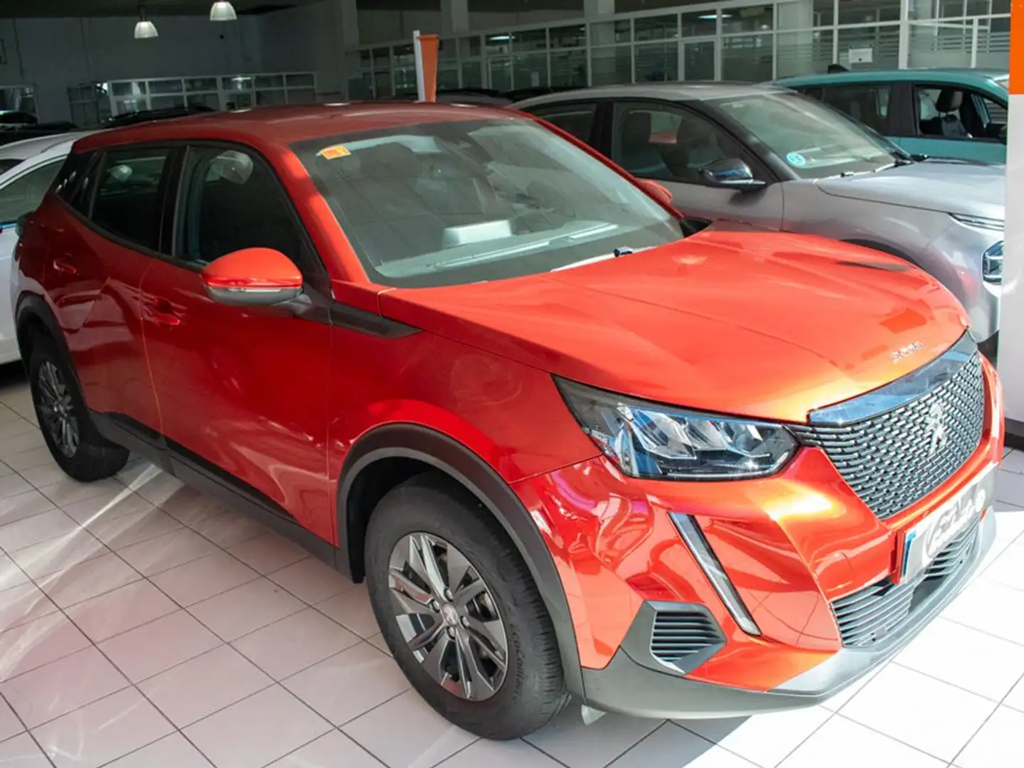 Peugeot 2008 1.2 PureTech S&S Active Pack 100 Rojo - 1