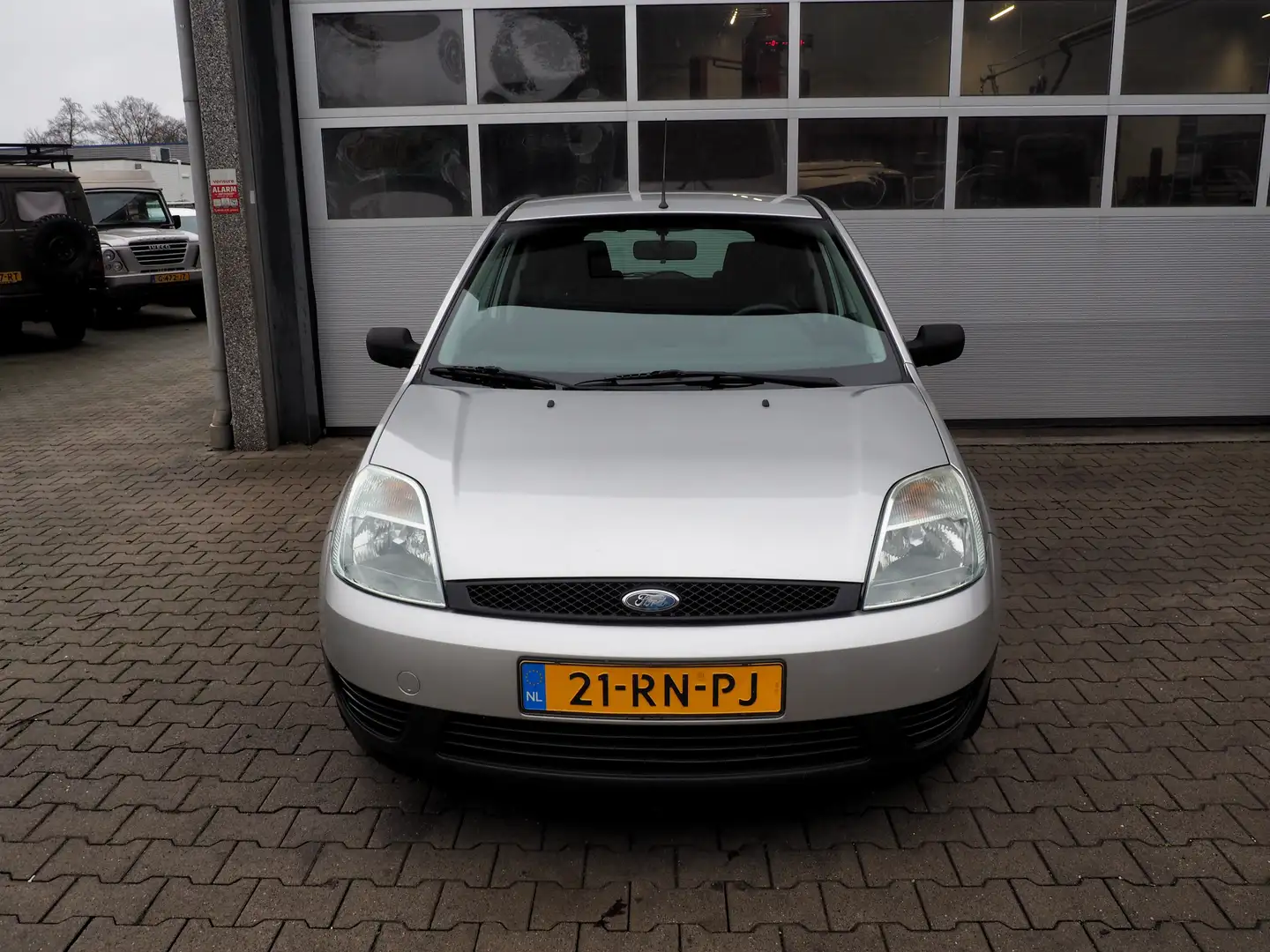 Ford Fiesta 1.3 Style TREKHAAK Grau - 2