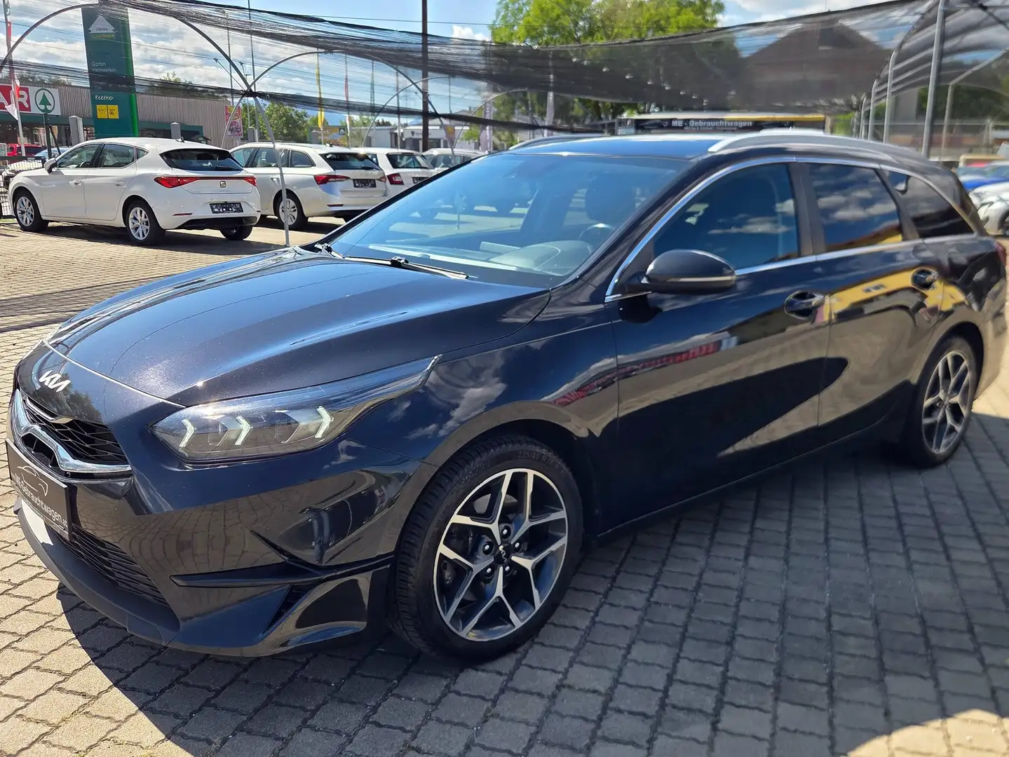 Kia Ceed SW / cee'd SW GOLD AUSSTATTUNG/*LED-SCHEINWERFER/KAMERA/TEMP/PDC/AUTOMATIK//SOUND-SYSTEM/LENKRADHEITZUNG/* Schwarz - 2