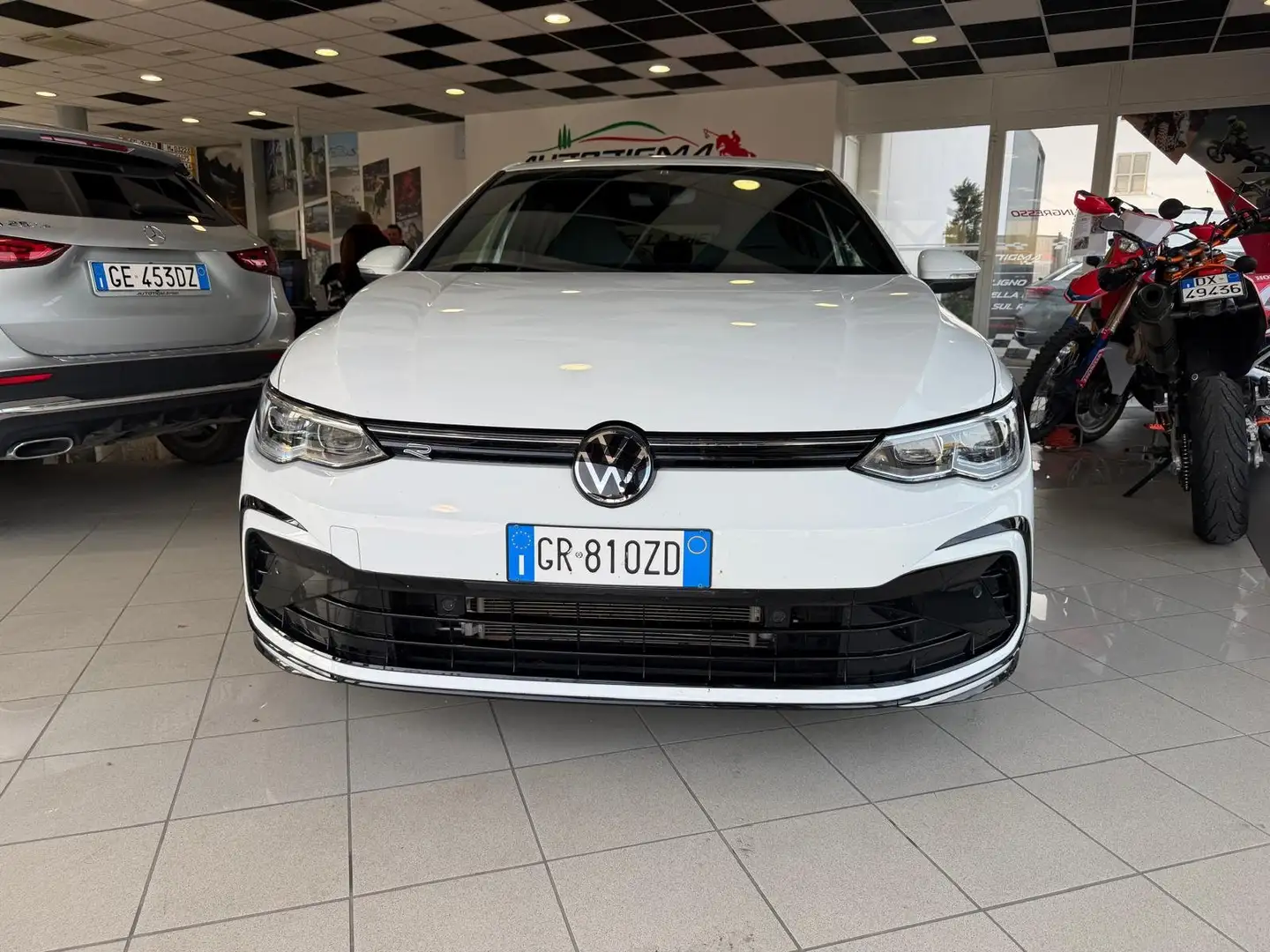 Volkswagen Golf Golf VIII 2020 1.5 etsi evo R-Line 150cv dsg Weiß - 2