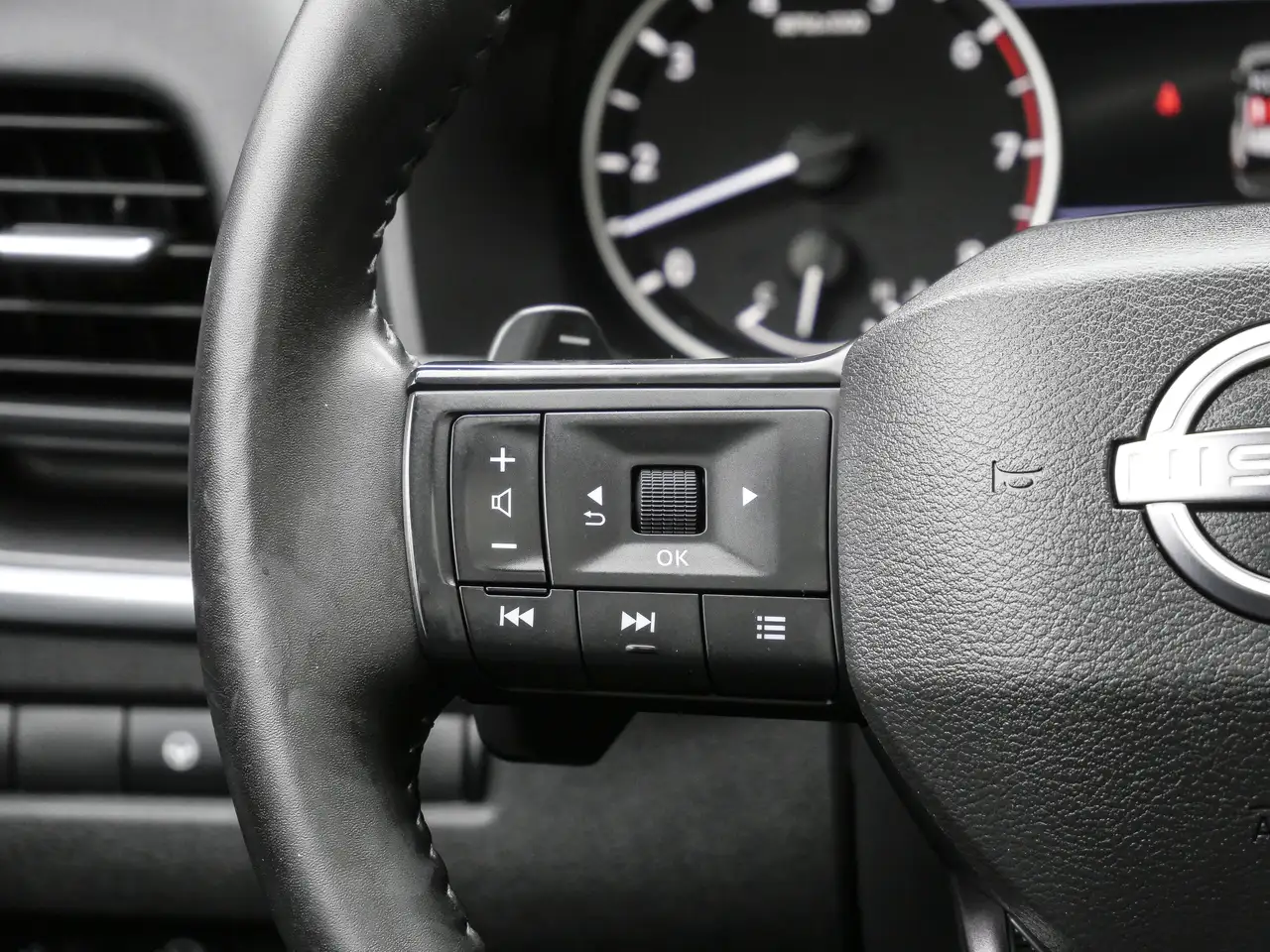 Nissan Rogue fotografie Nissan Rogue
