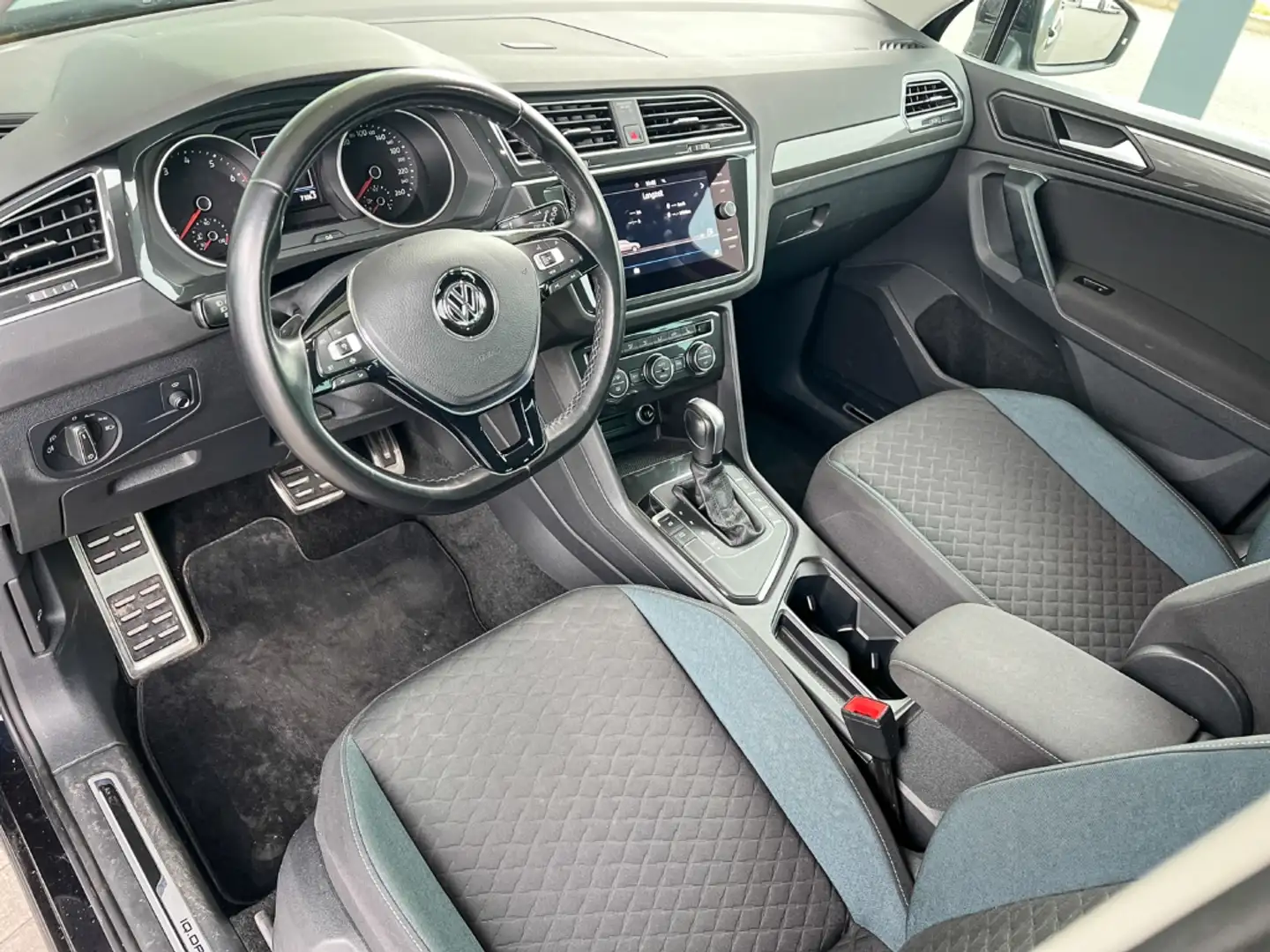 Volkswagen Tiguan IQ.DRIVE ACC PDCv+h LED Rückfahrkam. Navi Negru - 2