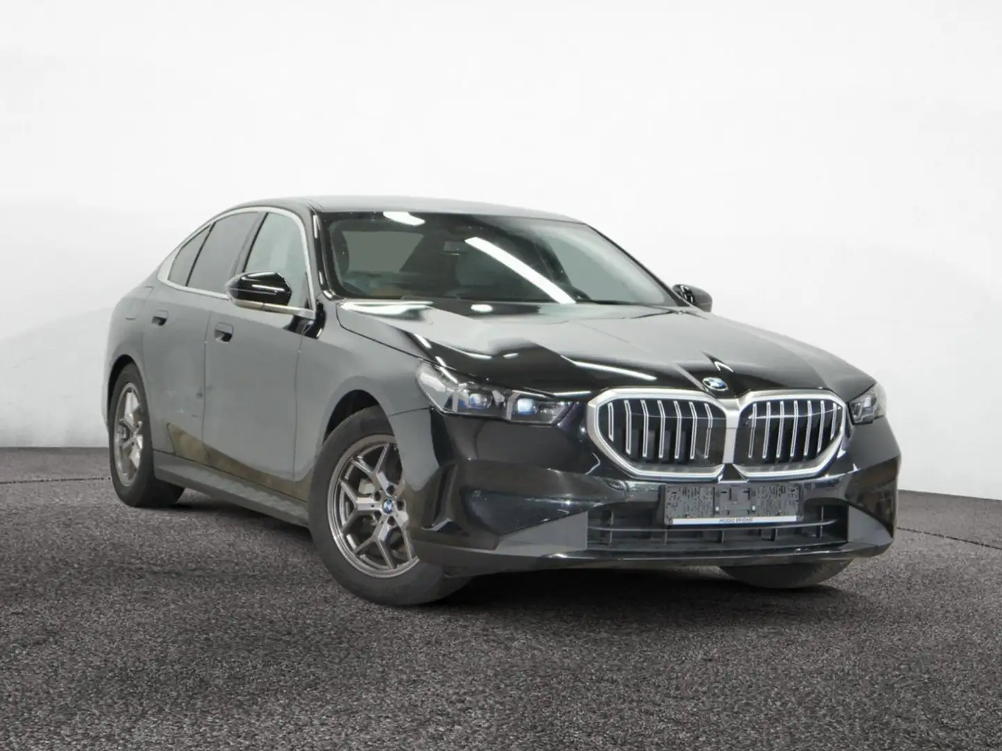 BMW 520 d xDrive PANO+STANDHZG+HUD+ACC+HK Schwarz - 2