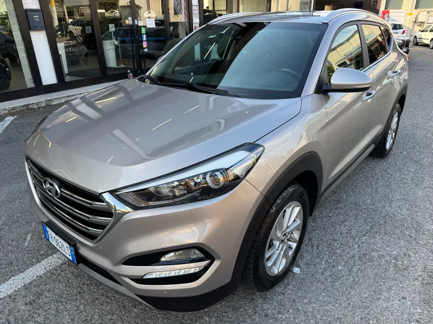 Hyundai TUCSON 1.7 crdi Xpossible 2wd 141cv dct,UNICO PROP.,NAVY, Oro - 1