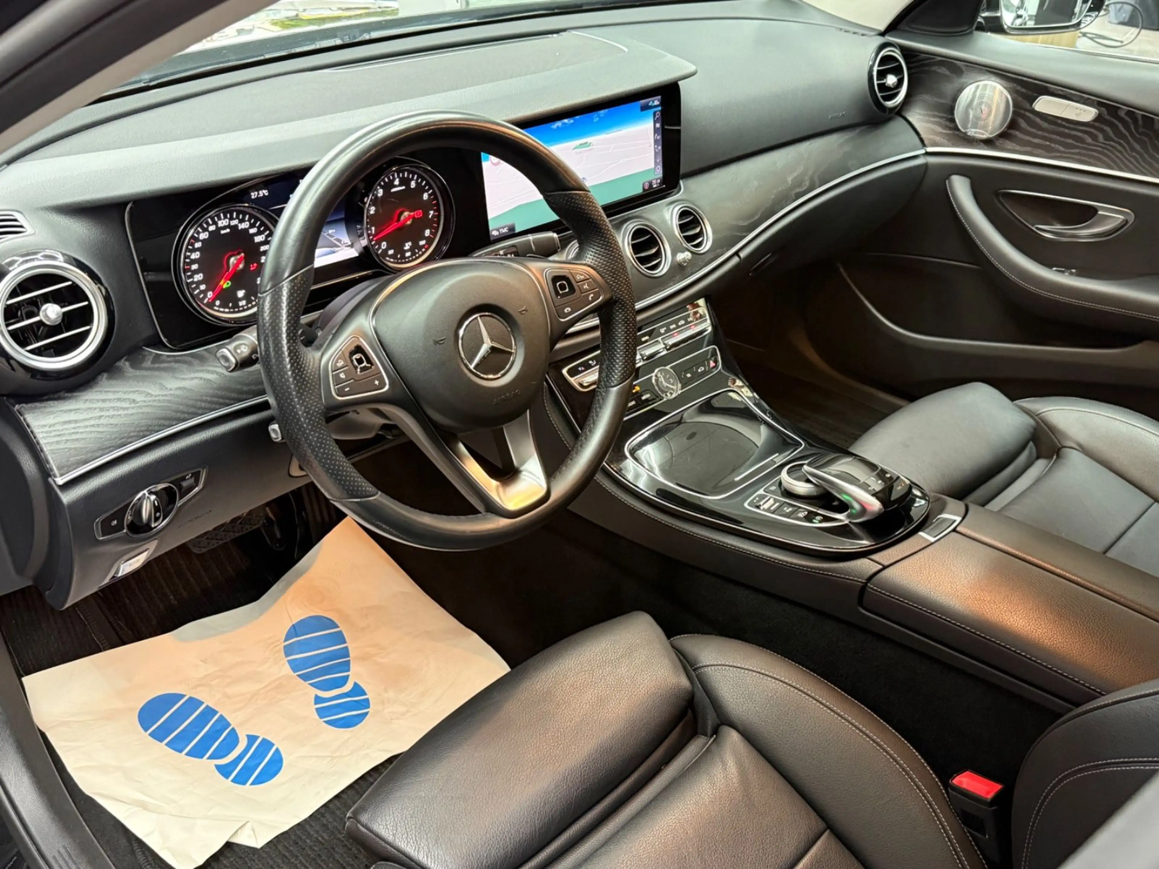 Mercedes-Benz E 250 T Avantgarde LED AHK Kamera Burmester Lede — photo 11