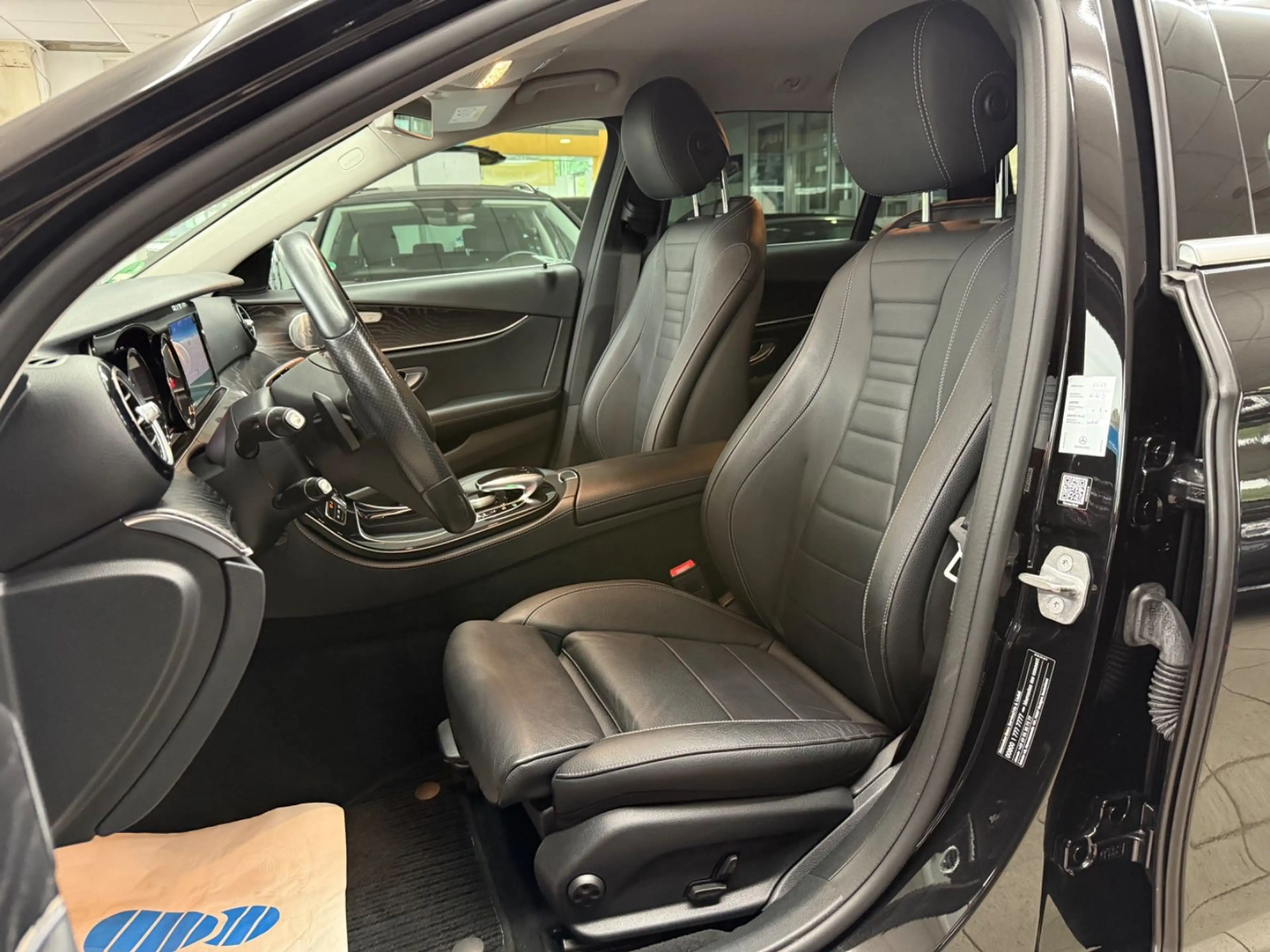 Mercedes-Benz E 250 T Avantgarde LED AHK Kamera Burmester Lede — photo 14