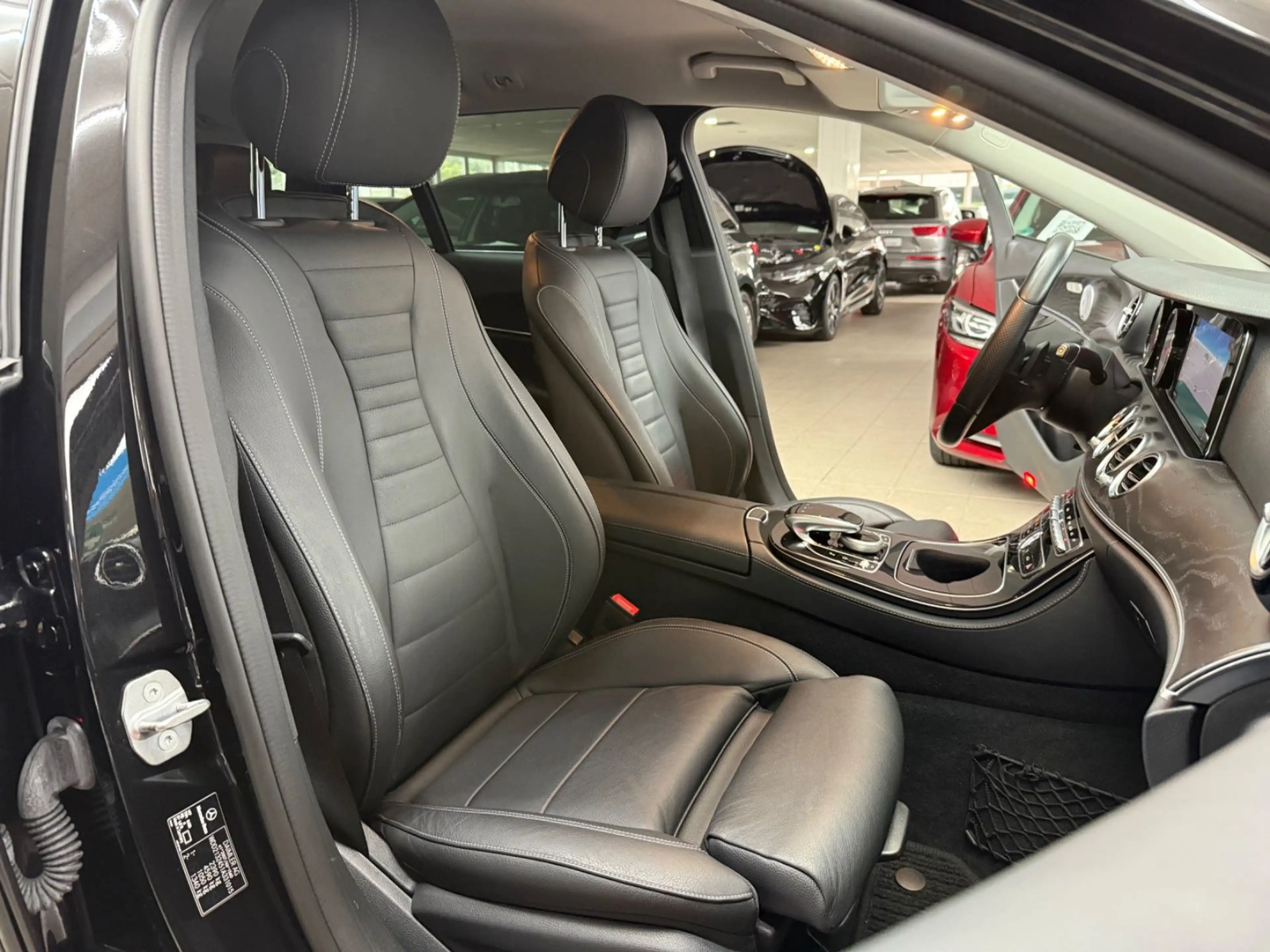 Mercedes-Benz E 250 T Avantgarde LED AHK Kamera Burmester Lede — photo 15