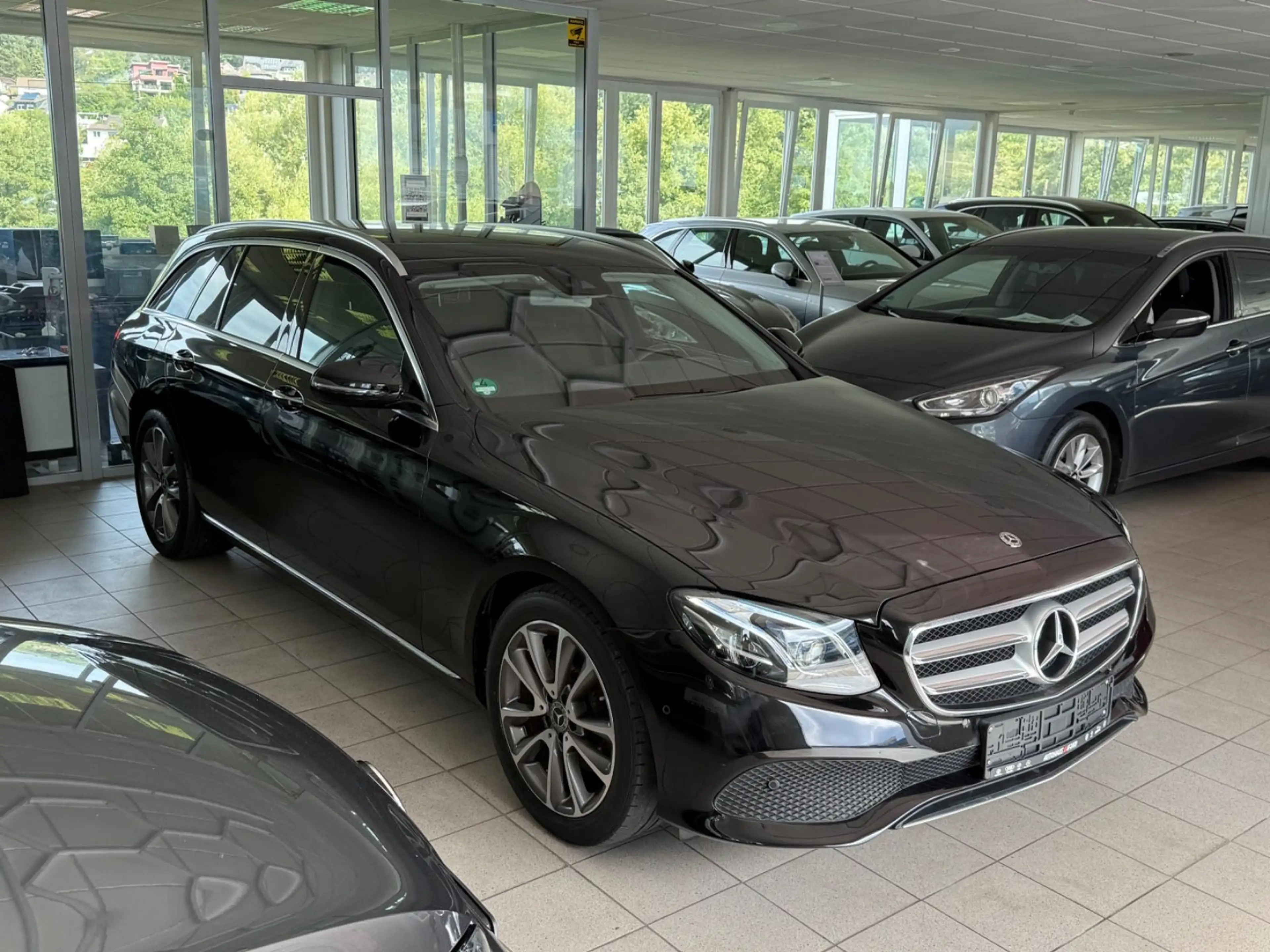 Mercedes-Benz E 250 T Avantgarde LED AHK Kamera Burmester Lede — photo 3