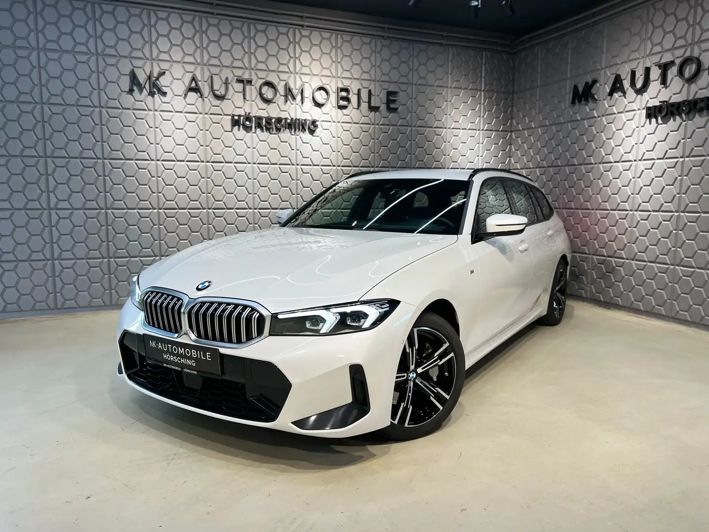 BMW 330 i xDrive Aut.*M Sport*ALCANTARA*RFK*HIFI*8-FACH* Weiß - 1