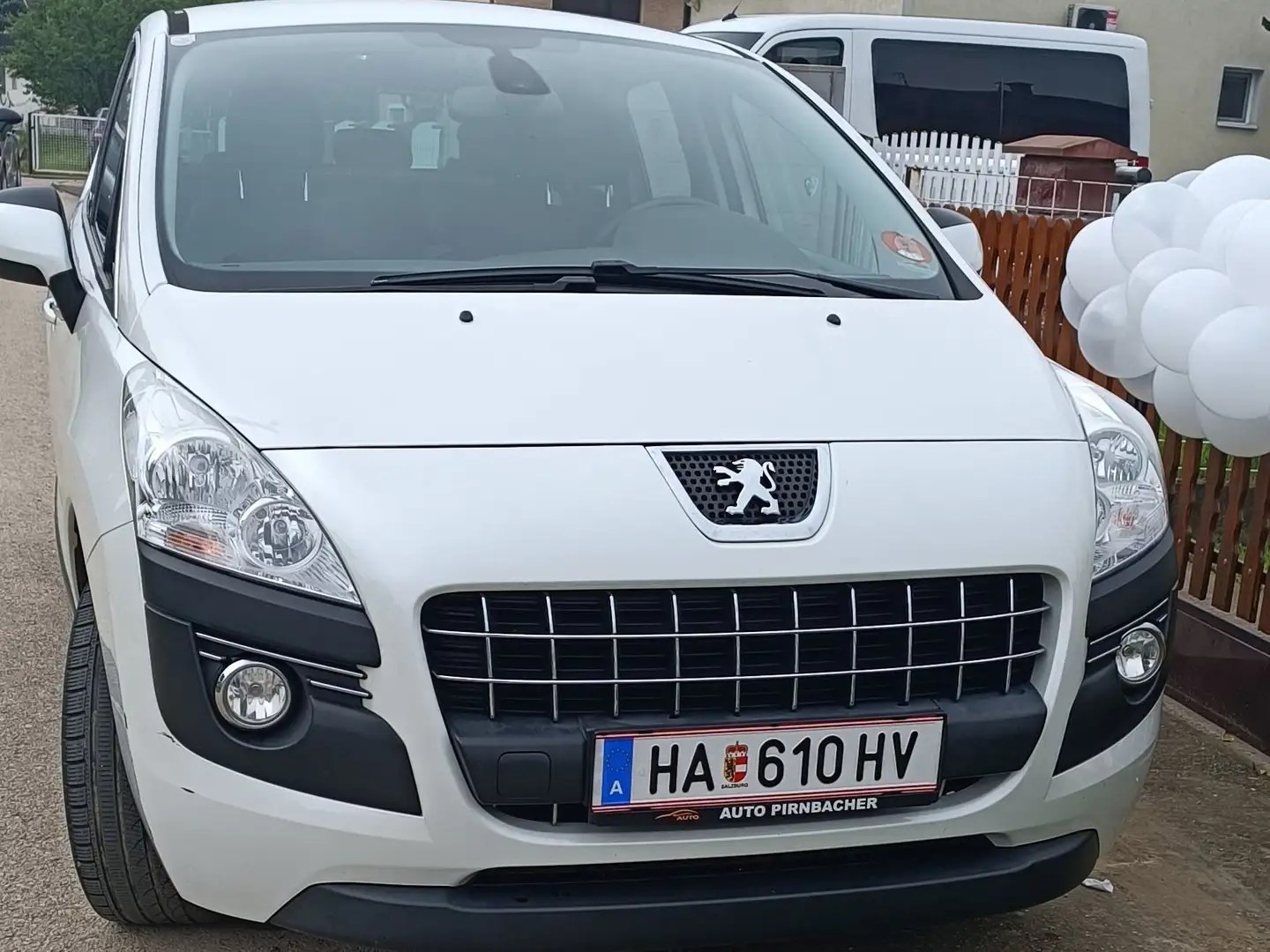 Peugeot 3008 1,6 16V THP Active Pro Weiß - 1