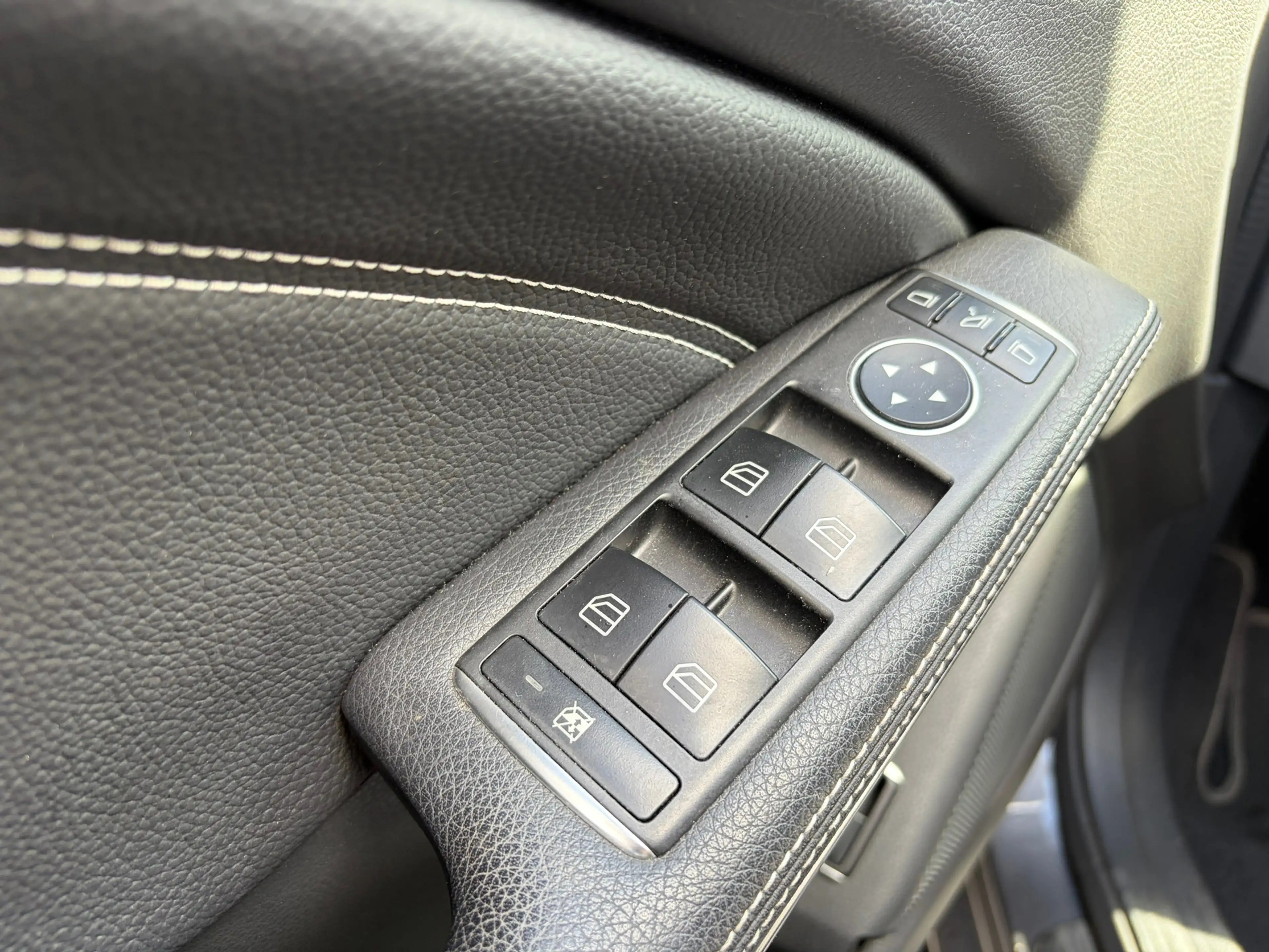 Mercedes-Benz GLA 180 Sport Edition Premium — photo 9