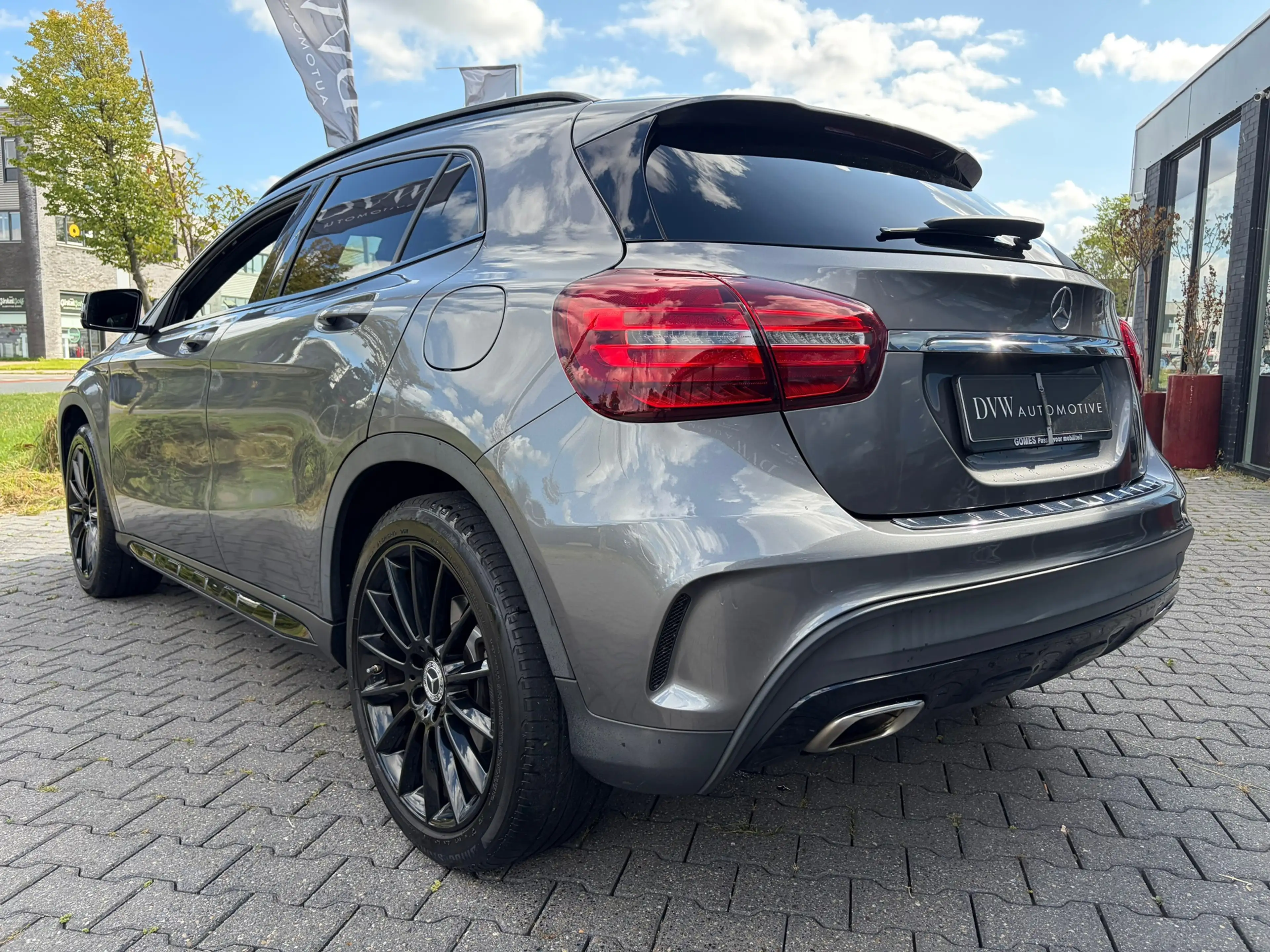 Mercedes-Benz GLA 180 Sport Edition Premium — photo 2